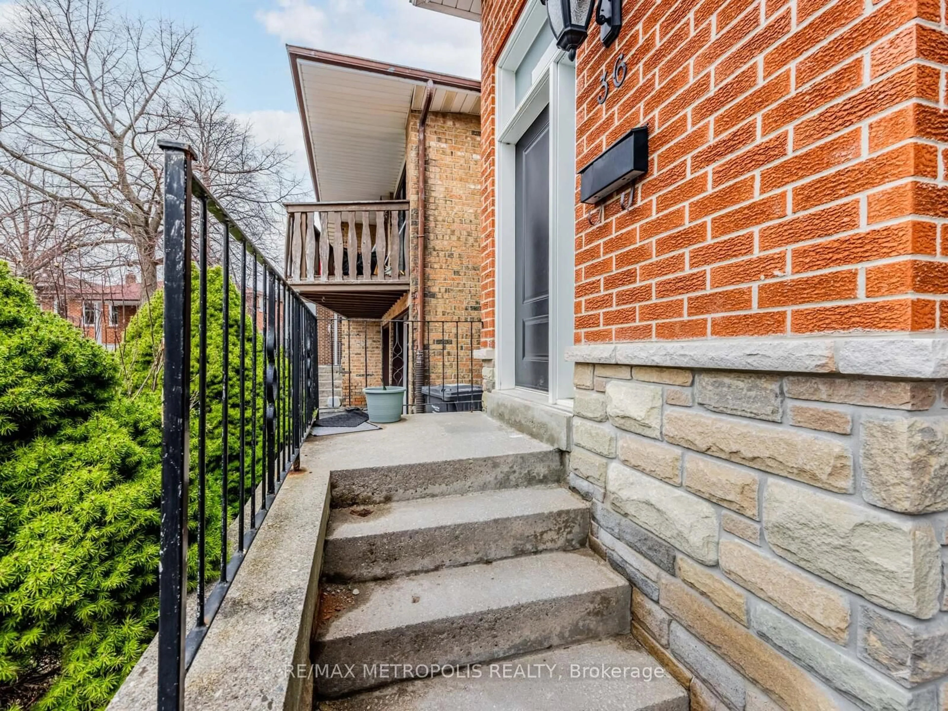 Home with brick exterior material, street for 36 Tanager Sq, Brampton Ontario L6Z 1Z2