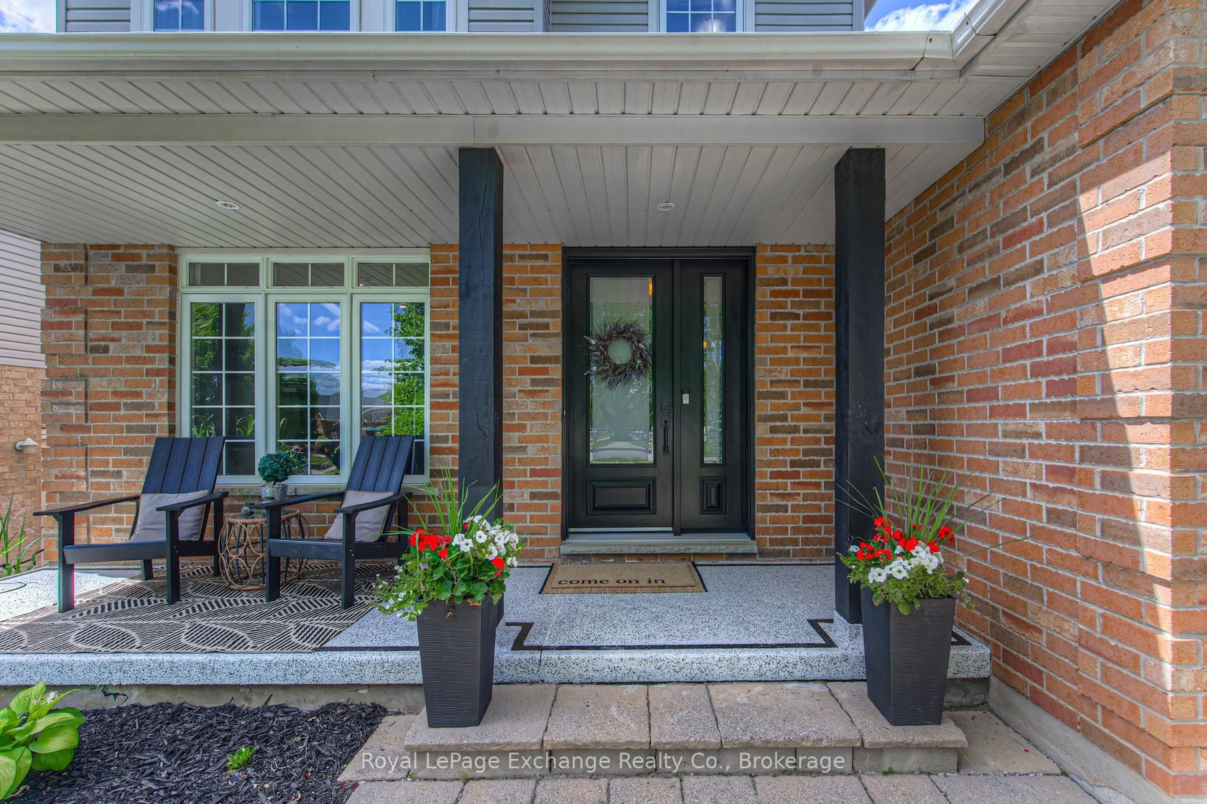 Indoor entryway for 11 Salmon Way, Halton Hills Ontario L7J 3B1