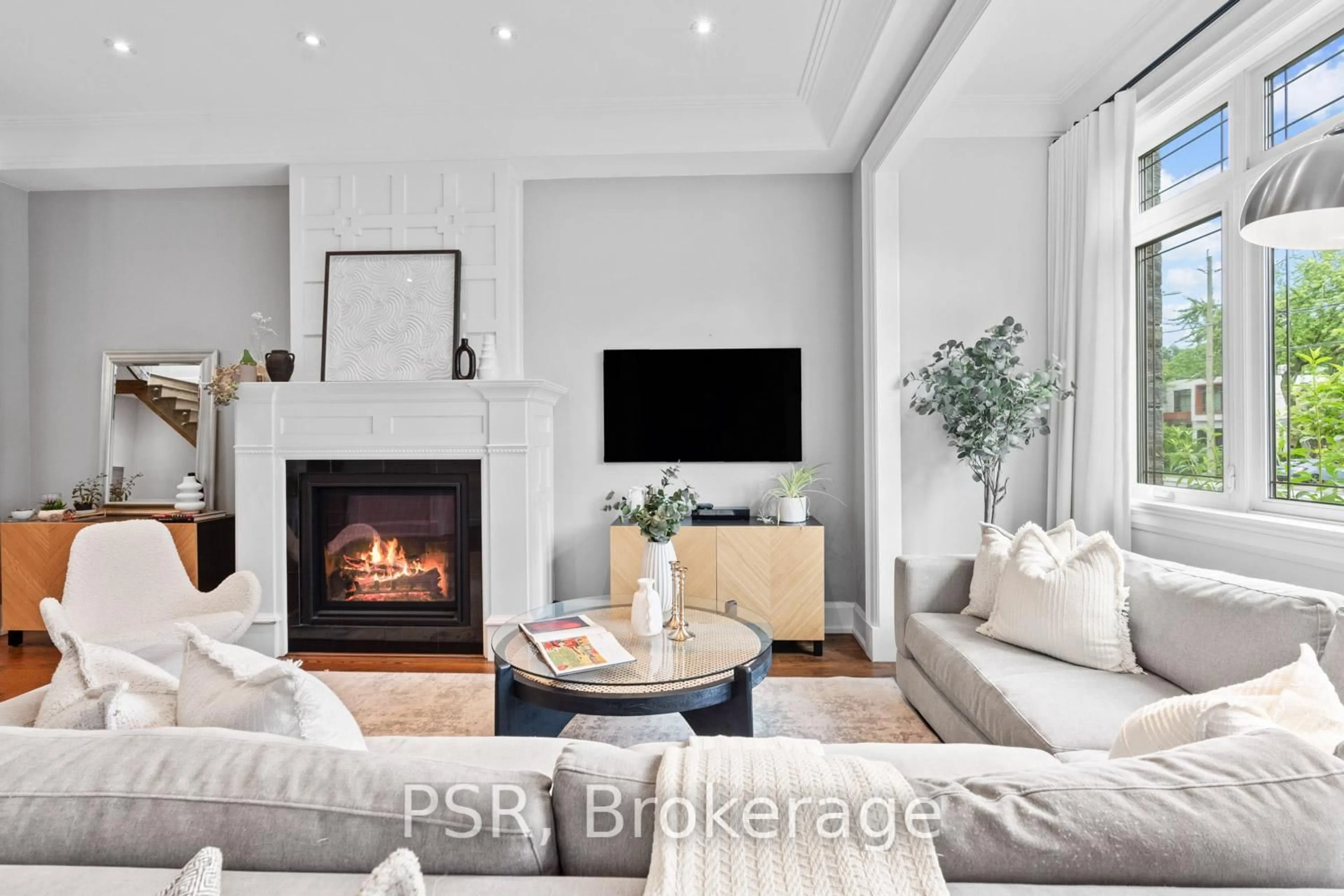 Living room with furniture, unknown for 76 South Kingsway, Toronto Ontario M6S 3T3