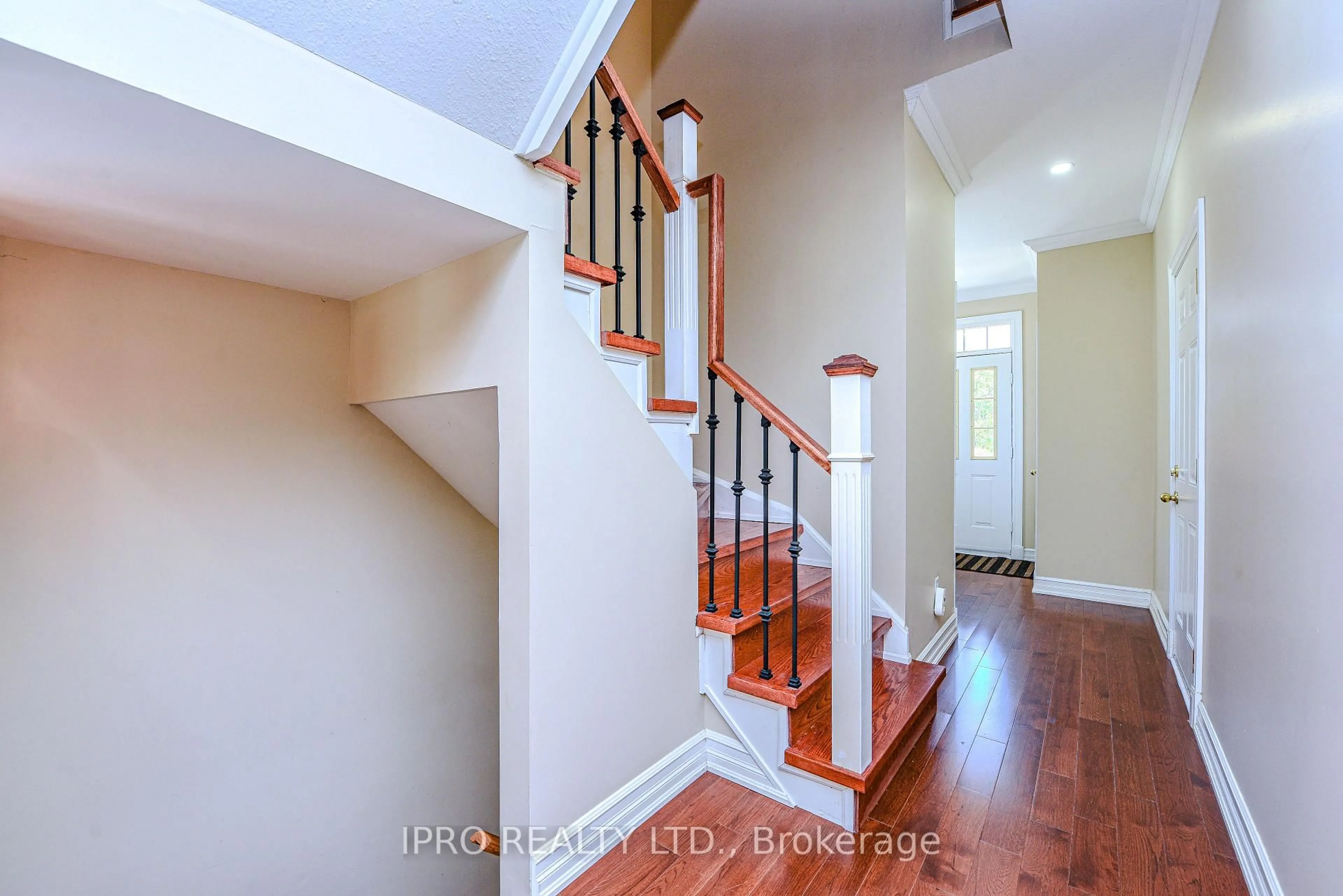 Indoor entryway for 2377 Dalebrook Dr, Oakville Ontario L6H 6K4