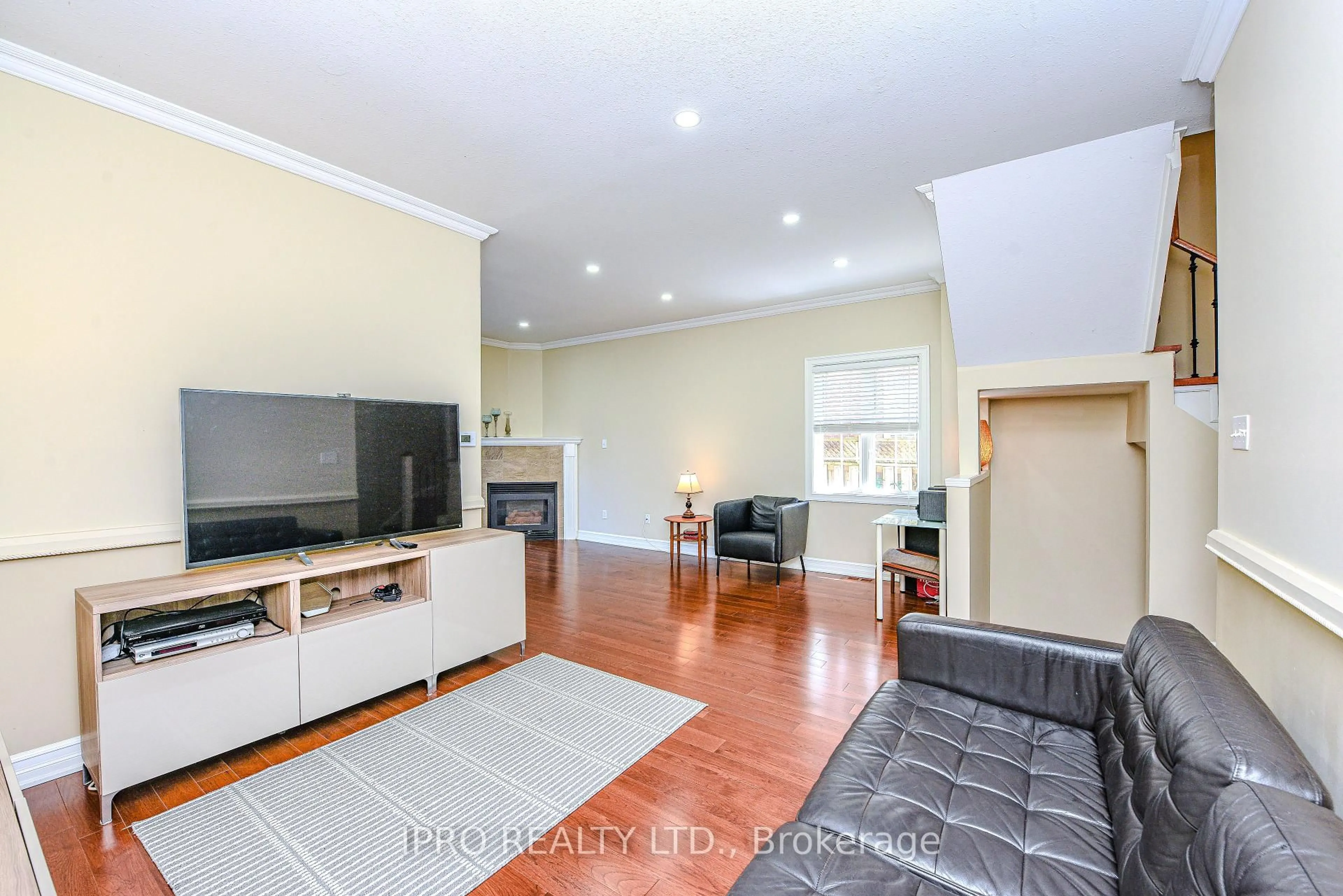 Living room with furniture, unknown for 2377 Dalebrook Dr, Oakville Ontario L6H 6K4