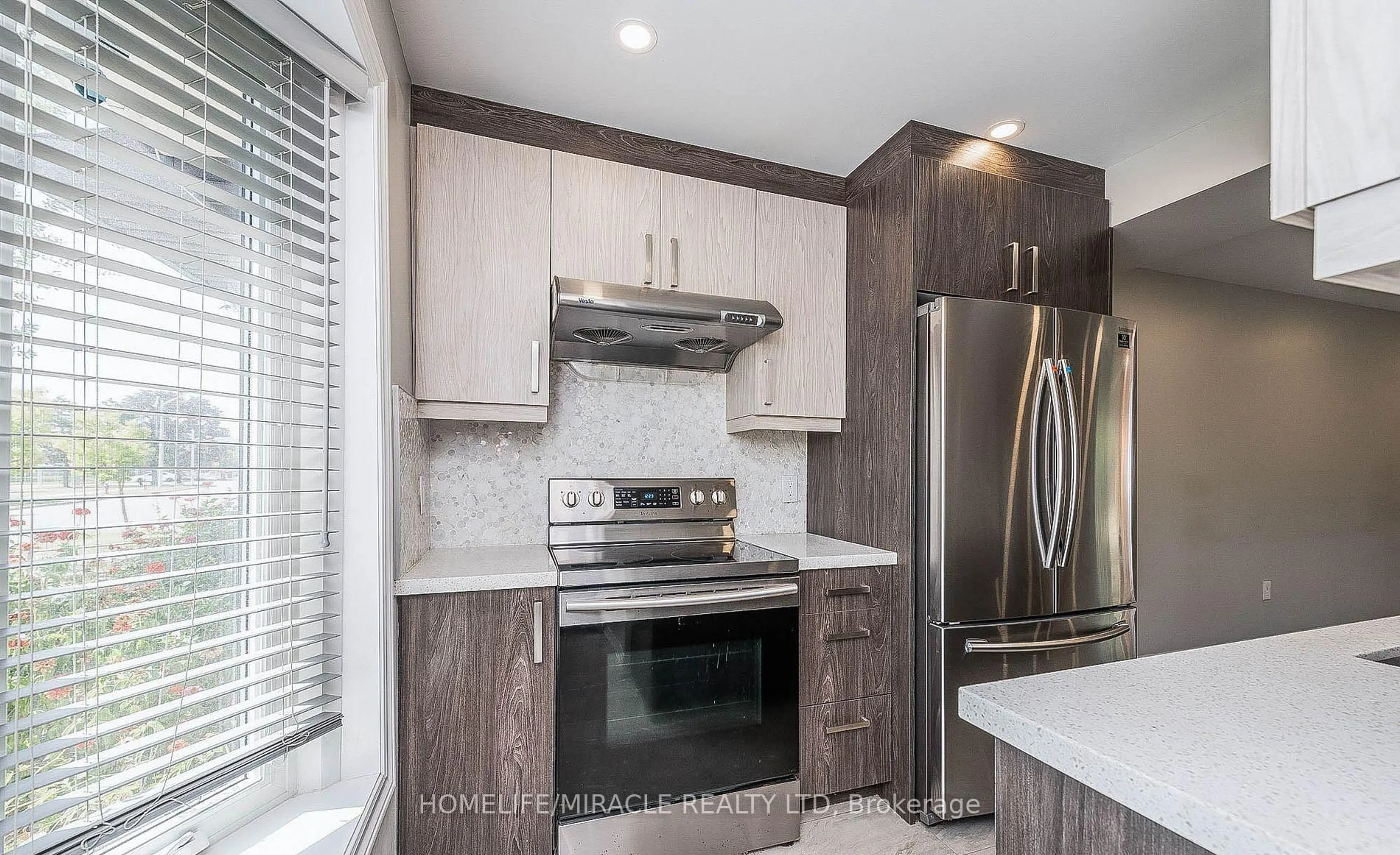 Standard kitchen, wood/laminate floor for 91 Madoc Dr, Brampton Ontario L6V 2A3