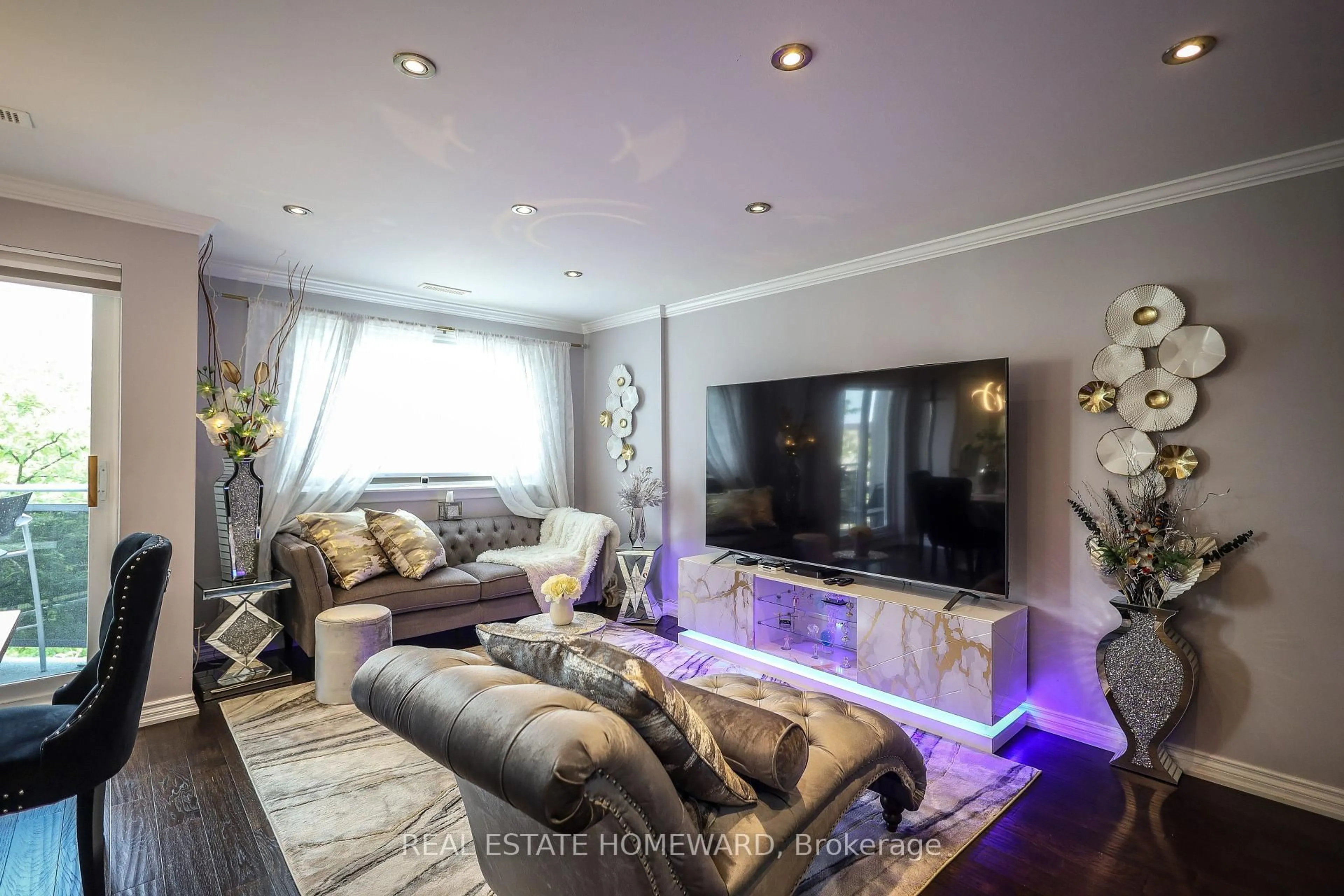 Home theater for 2001 Bonnymede Dr, Mississauga Ontario L5J 4H8