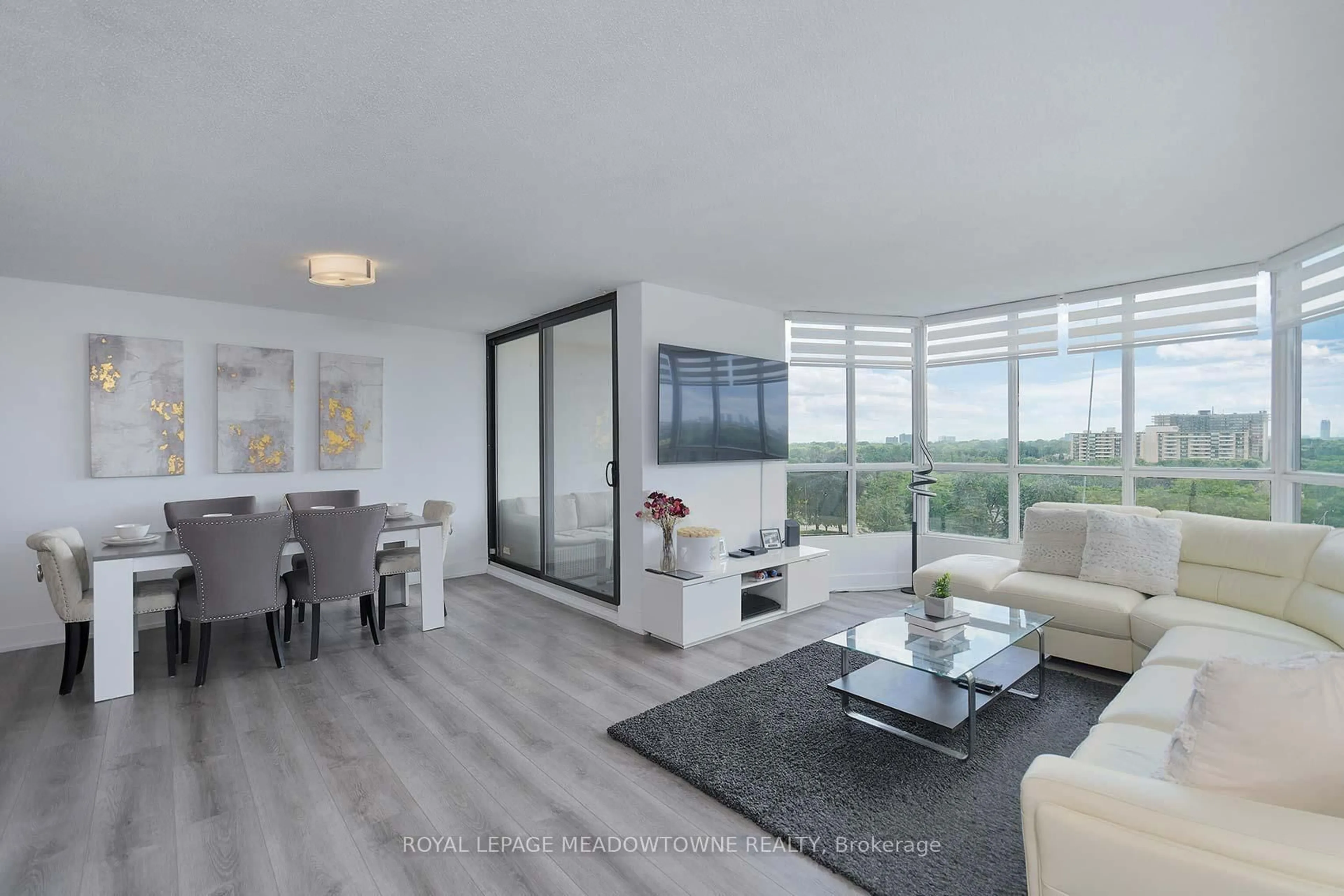 Living room with furniture, unknown for 1333 Bloor St #805, Mississauga Ontario L4Y 3T6