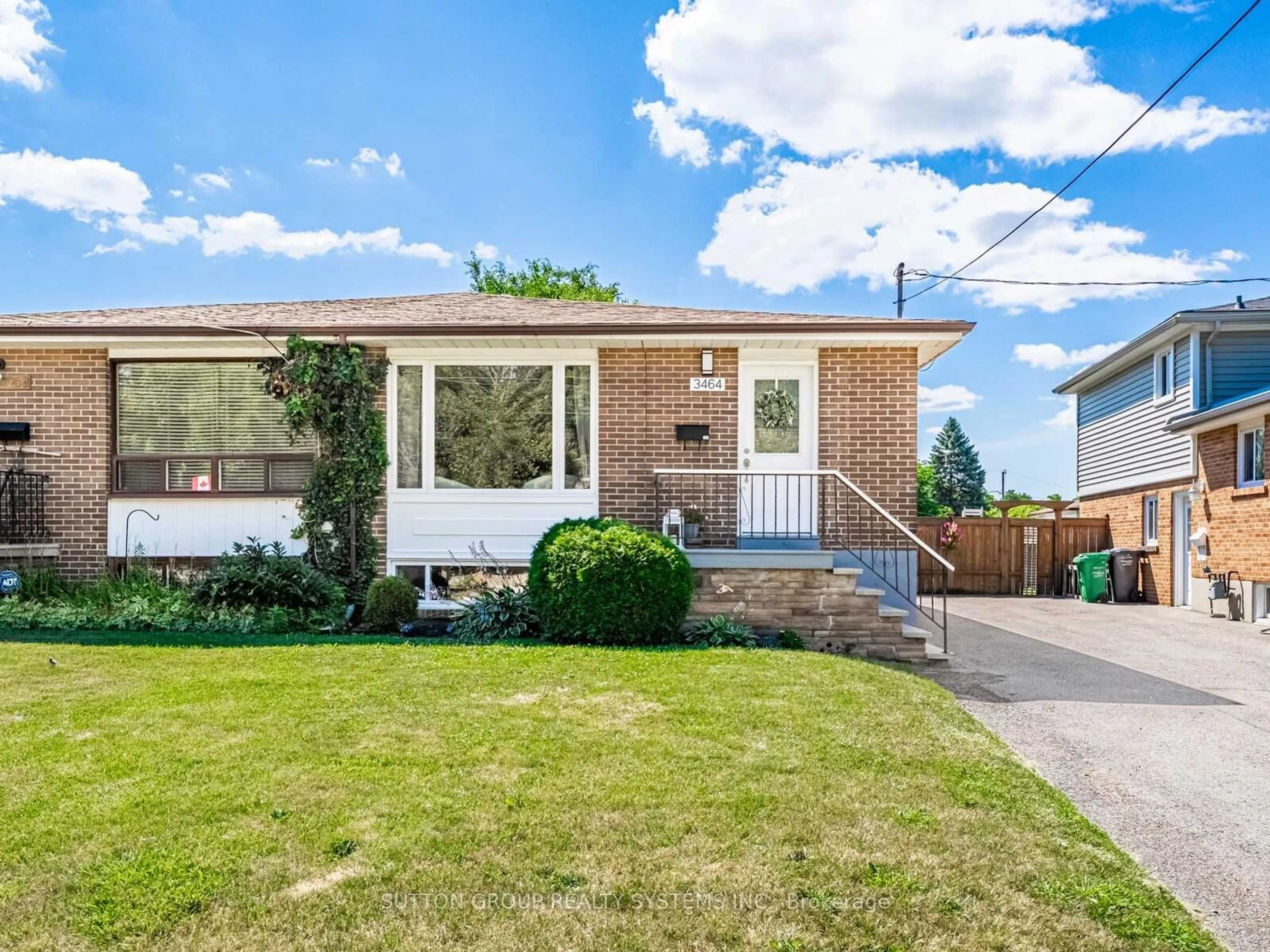 Home with brick exterior material, street for 3464 Fellmore Dr, Mississauga Ontario L5C 2E3