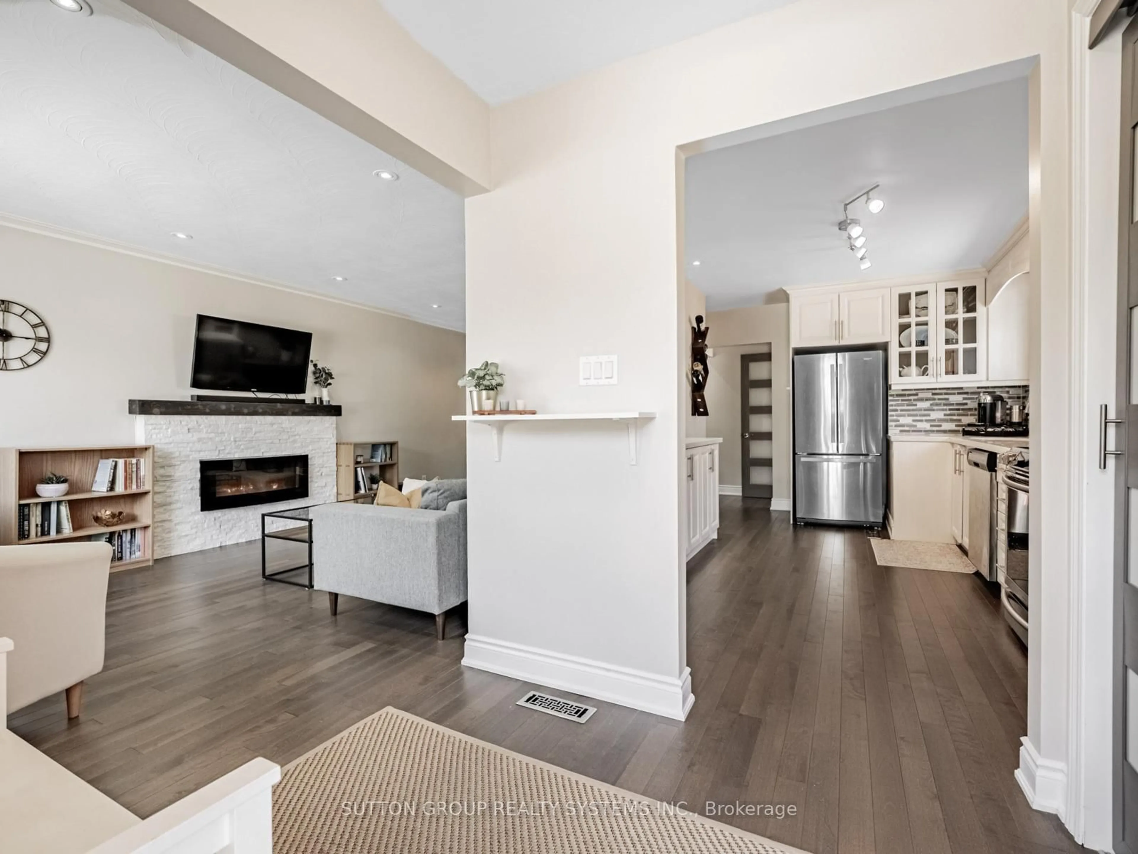 Open concept kitchen, unknown for 3464 Fellmore Dr, Mississauga Ontario L5C 2E3