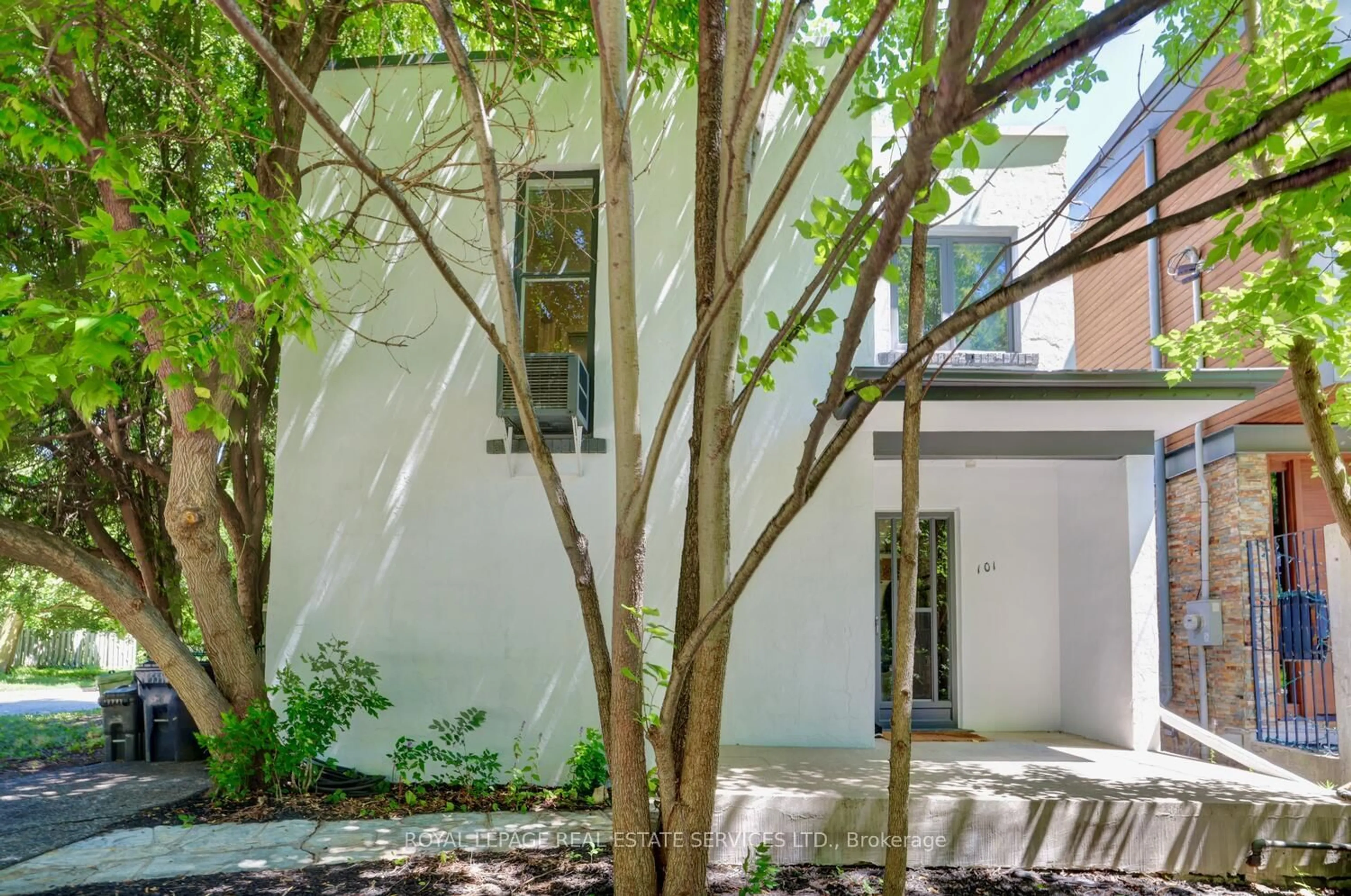 Patio, street for 101 South Kingsway, Toronto Ontario M6S 3T4
