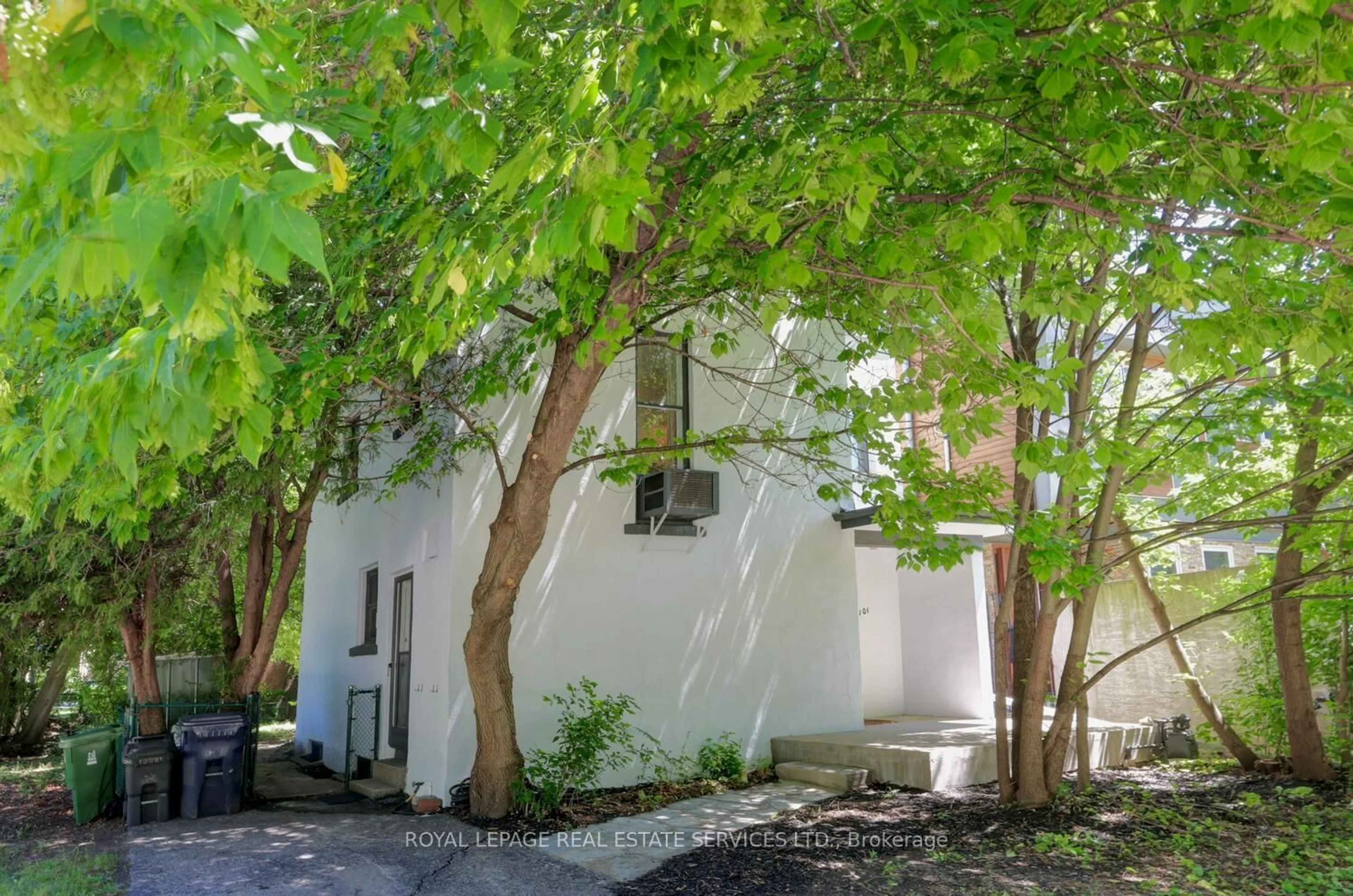Patio, street for 101 South Kingsway, Toronto Ontario M6S 3T4