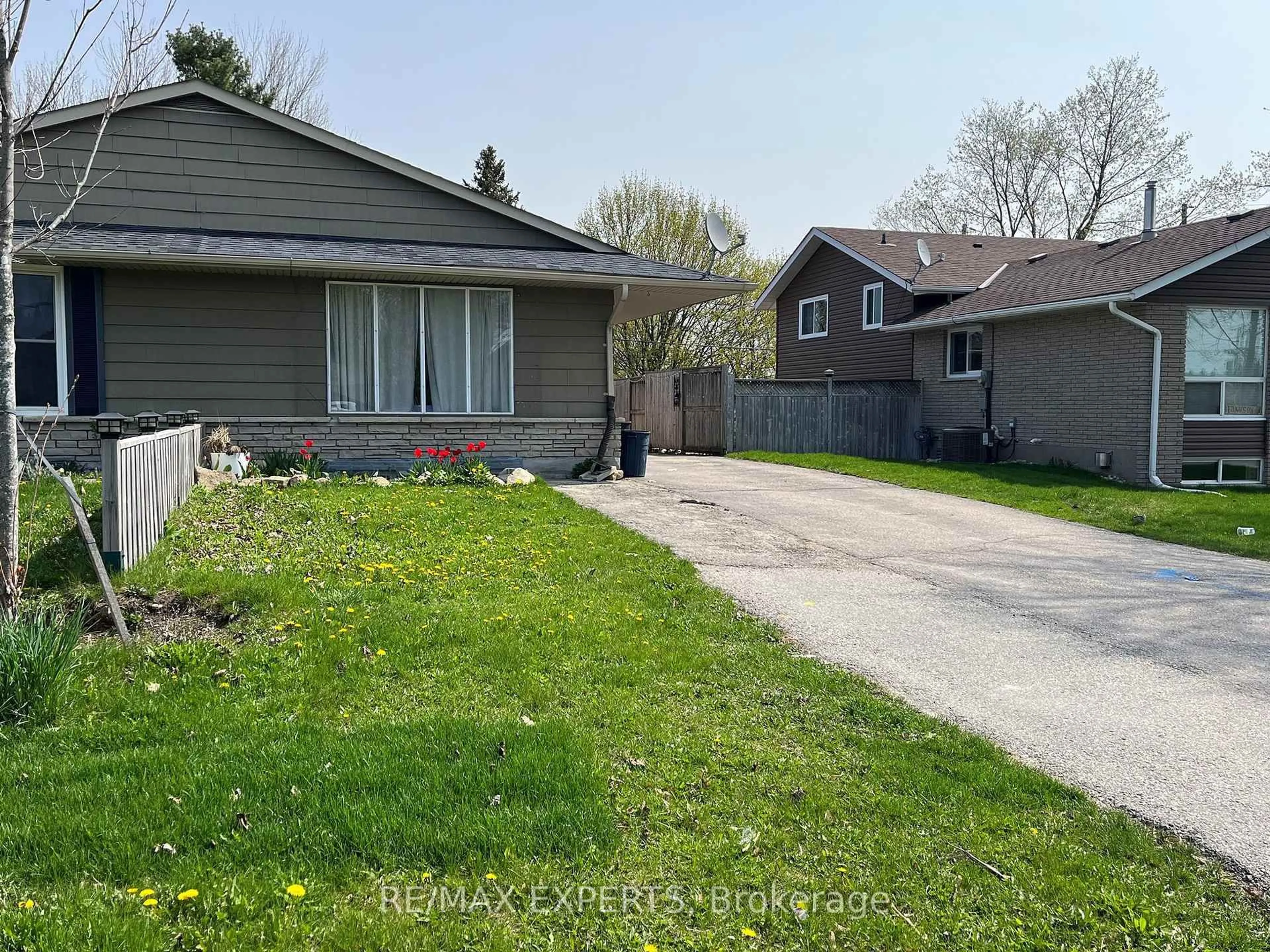 A pic from outside/outdoor area/front of a property/back of a property/a pic from drone, street for 79A Dawson Rd, Orangeville Ontario L9W 2W4