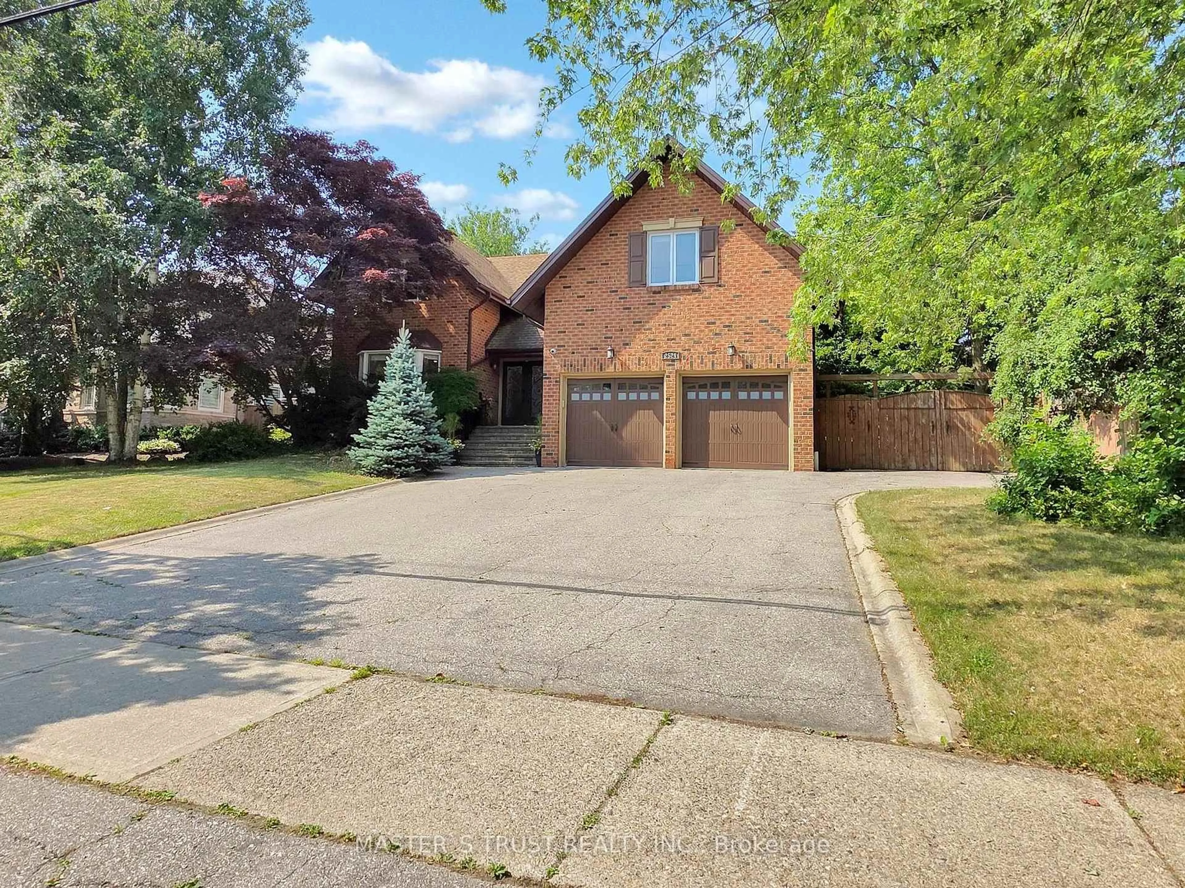 Home with brick exterior material, street for 2524 Hammond Rd, Mississauga Ontario L5K 1T2