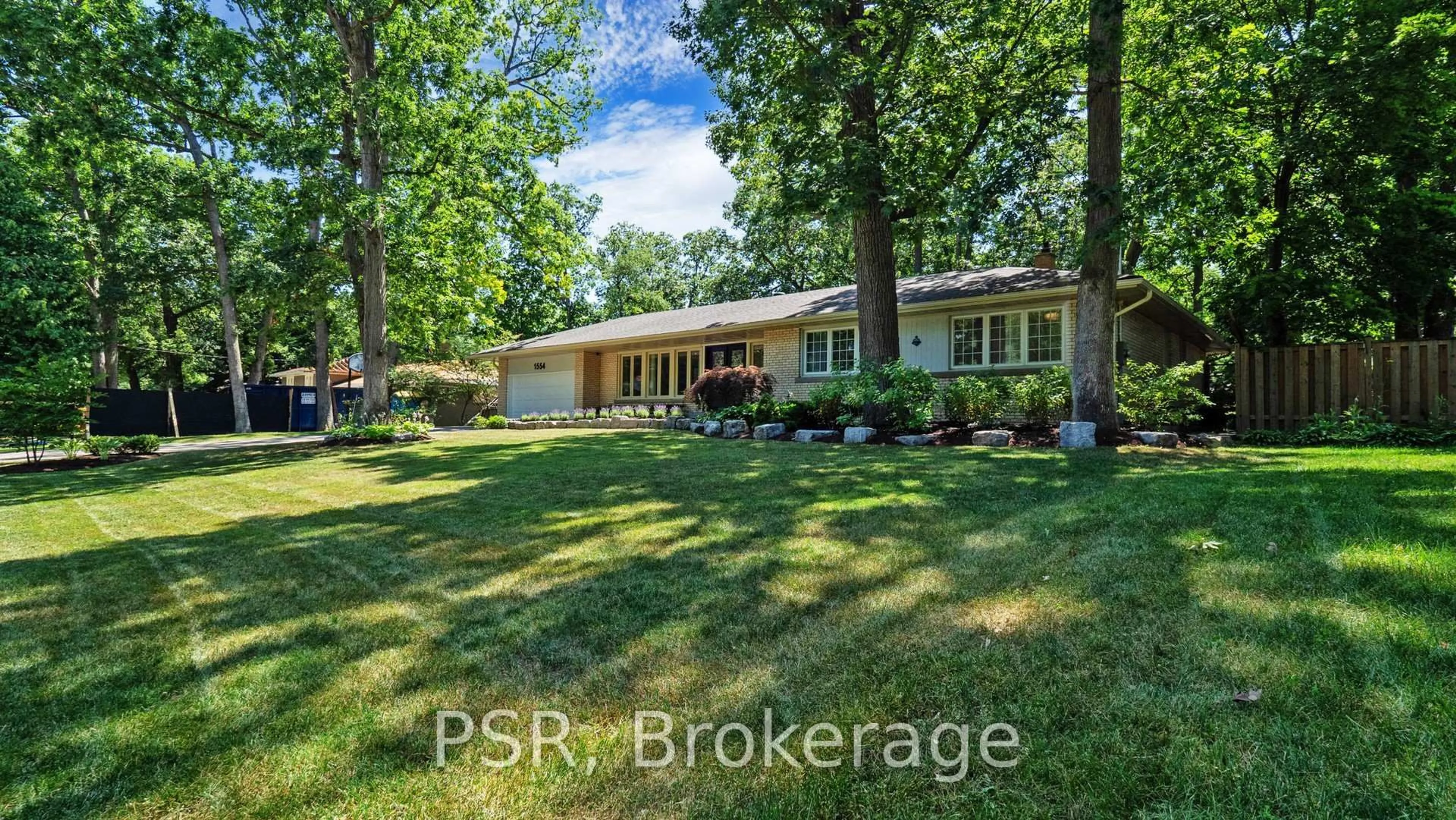 A pic from outside/outdoor area/front of a property/back of a property/a pic from drone, street for 1554 Randor Dr, Mississauga Ontario L5J 3C7
