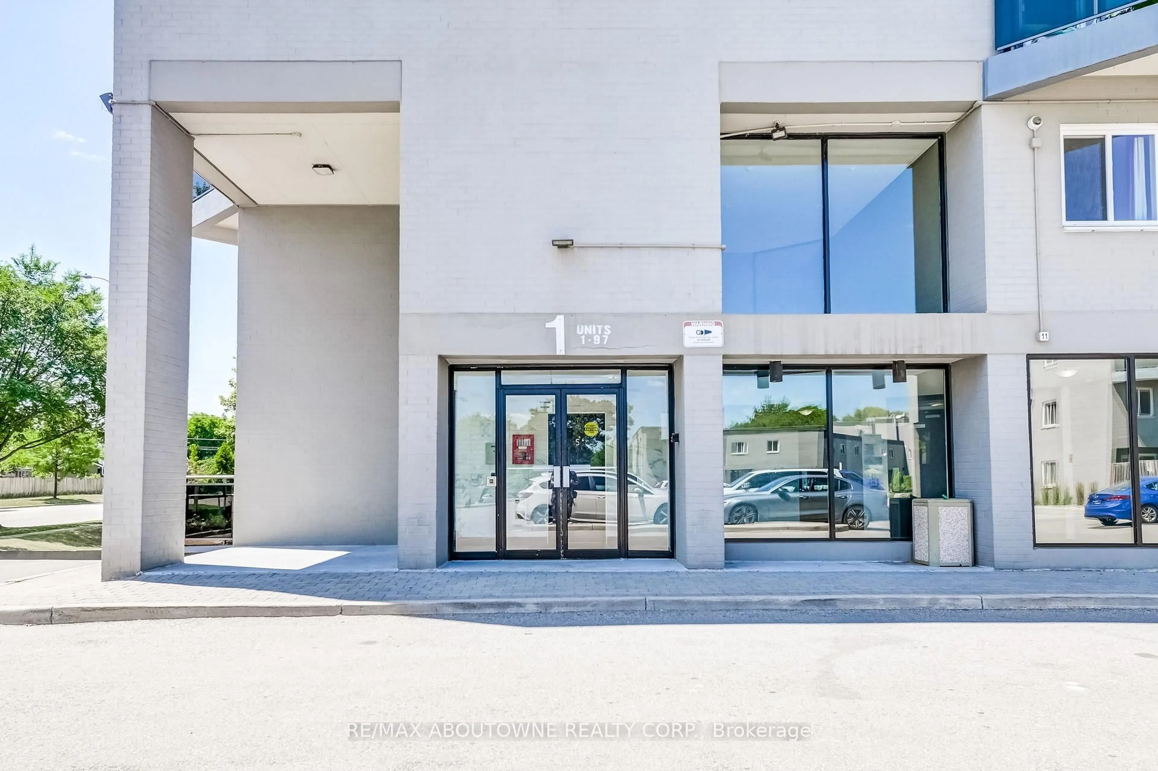 Indoor foyer for 2001 Bonnymede Dr #45, Mississauga Ontario L5J 4H8
