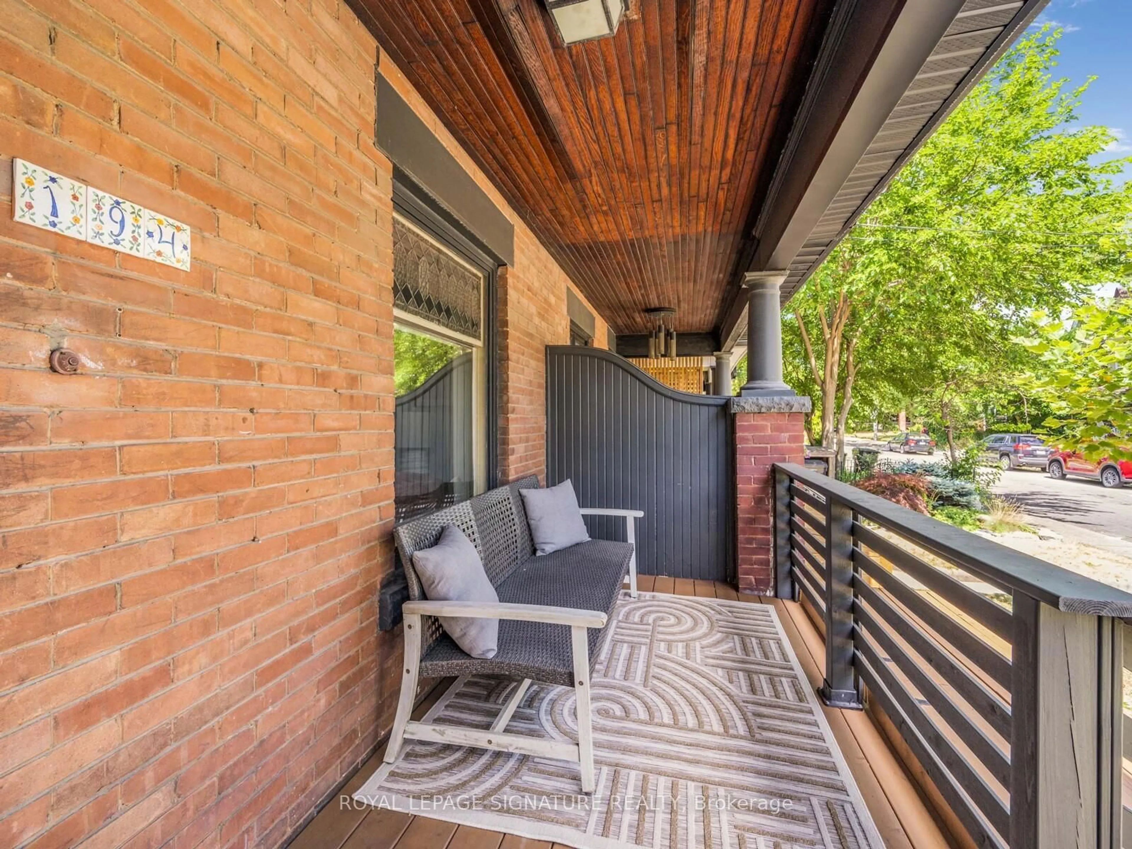 Patio, street for 194 Perth Ave, Toronto Ontario M6P 3X8