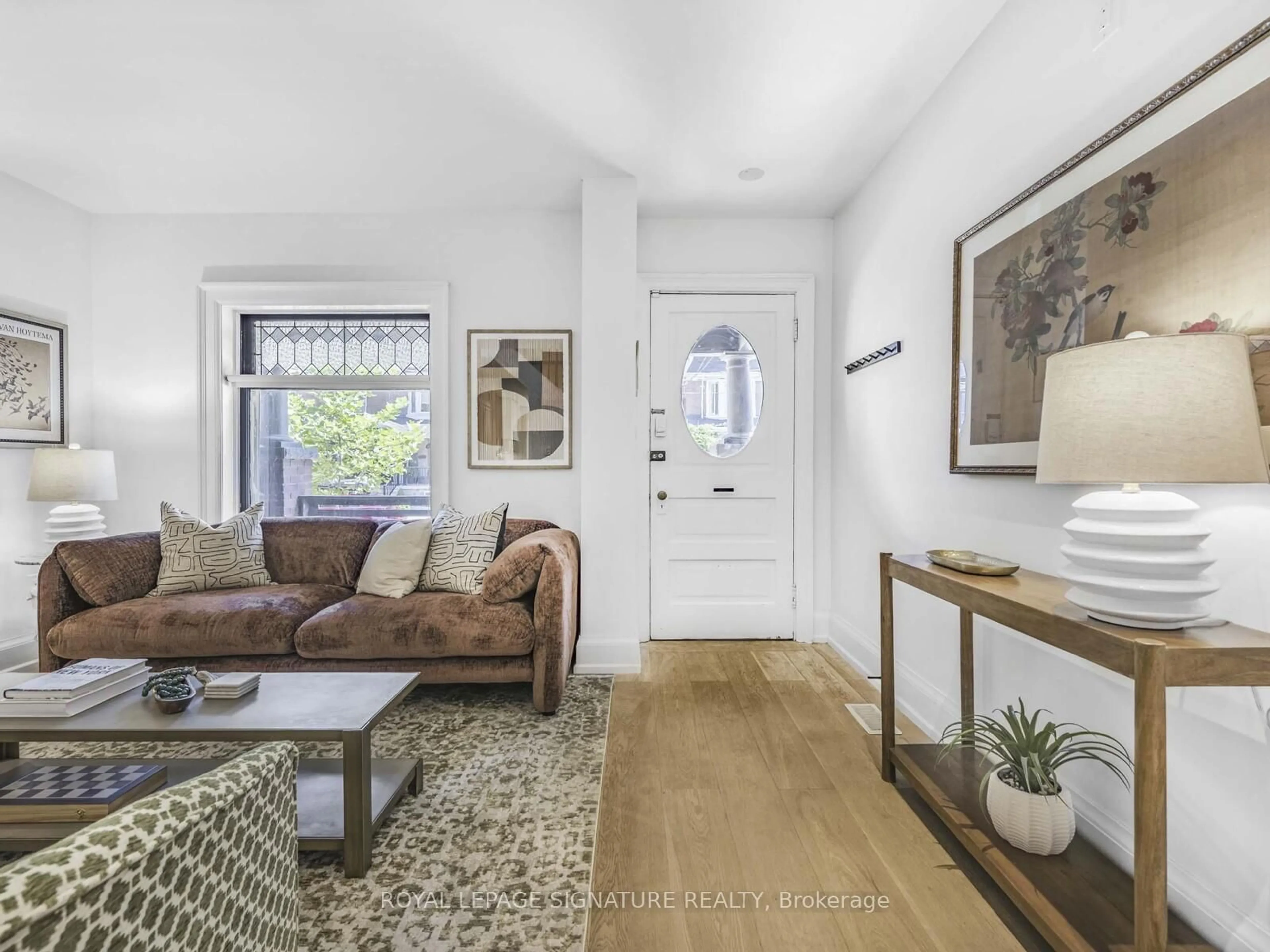 Indoor entryway for 194 Perth Ave, Toronto Ontario M6P 3X8