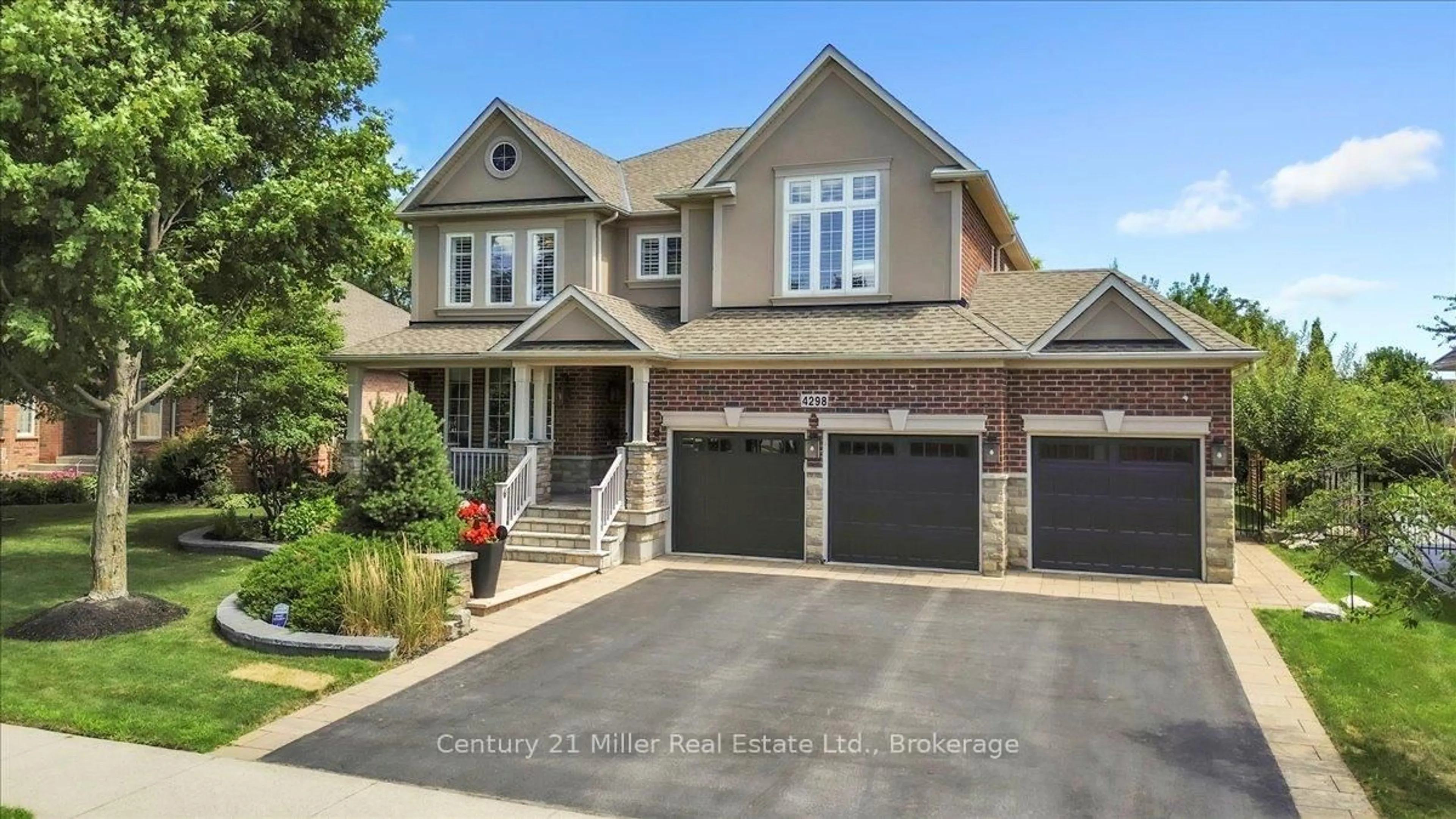 Home with brick exterior material, street for 4298 Clubview Dr, Burlington Ontario L7M 4W9