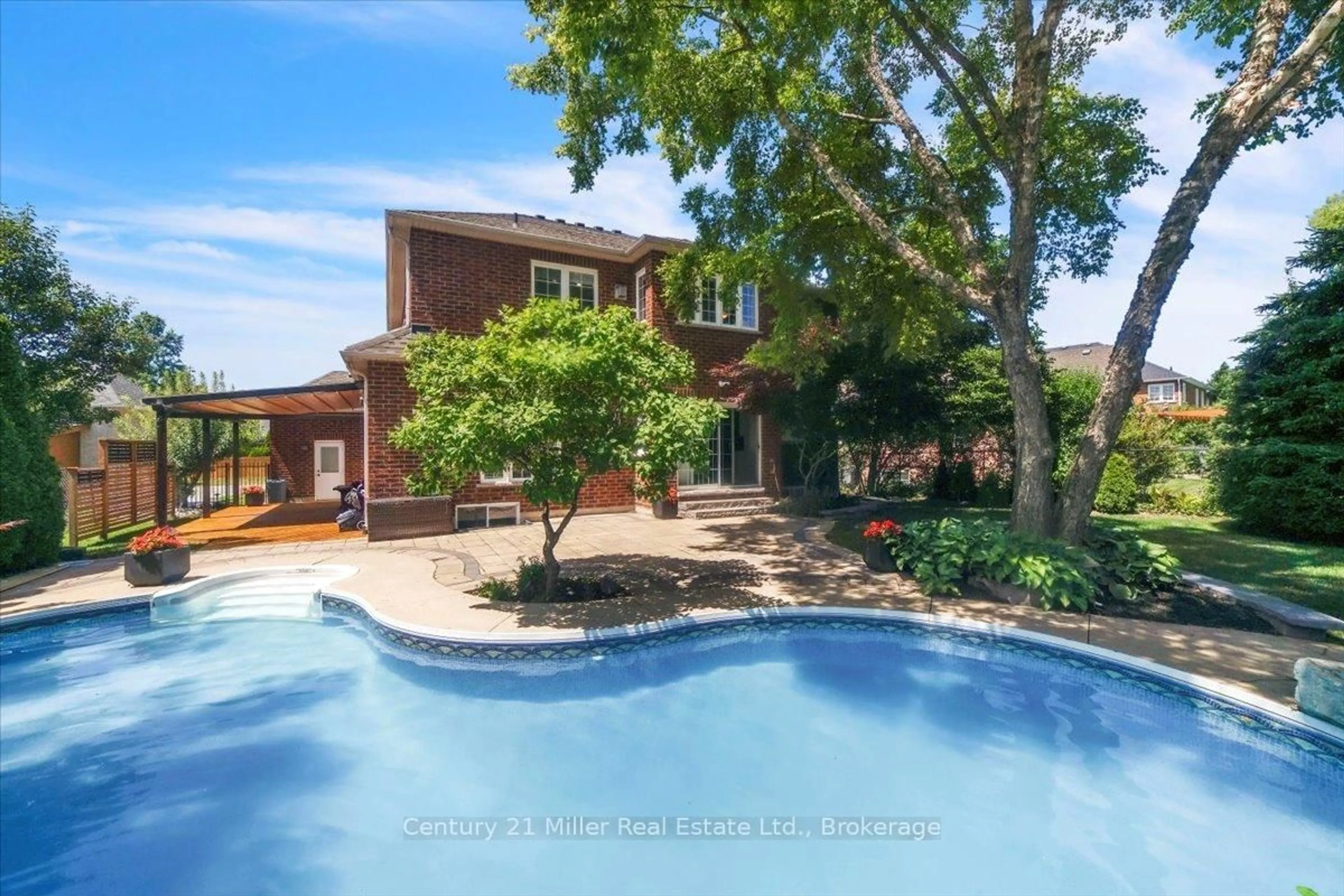 Pool for 4298 Clubview Dr, Burlington Ontario L7M 4W9