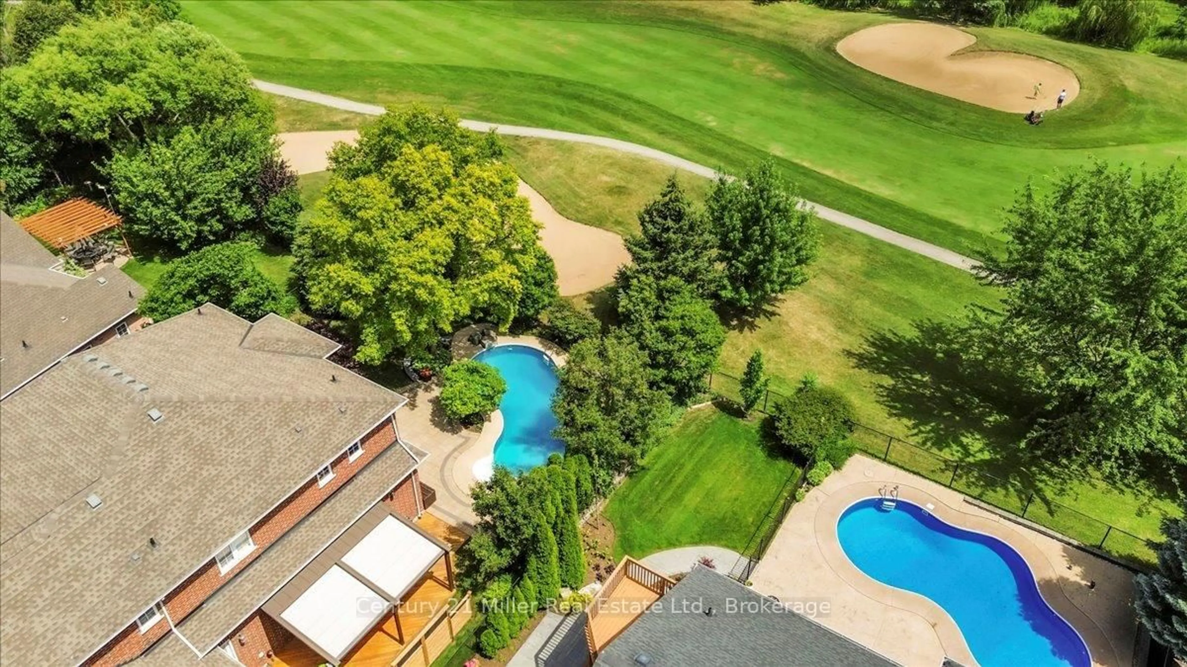 A pic from outside/outdoor area/front of a property/back of a property/a pic from drone, water/lake/river/ocean view for 4298 Clubview Dr, Burlington Ontario L7M 4W9