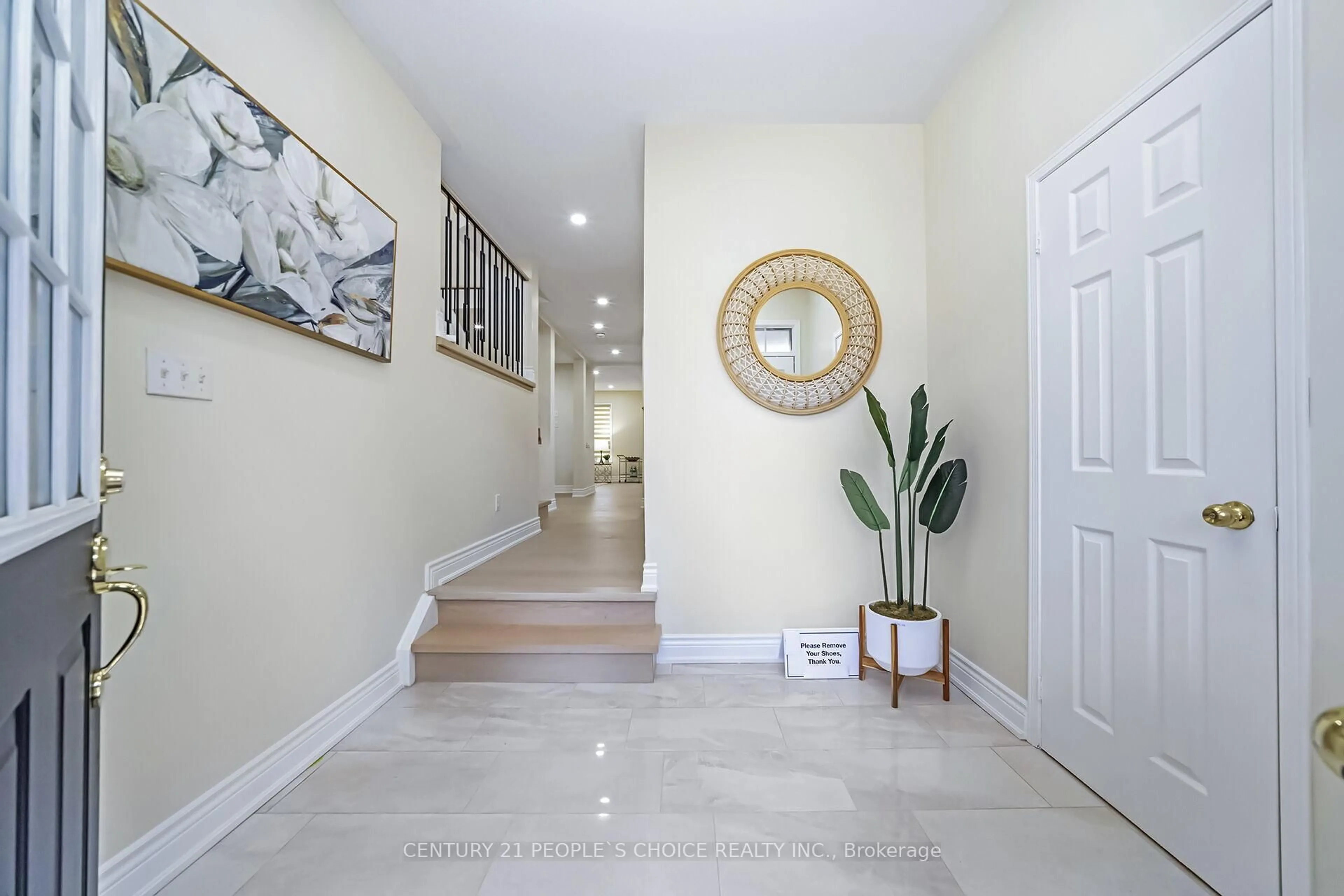 Indoor entryway for 26 Chestermere Cres, Brampton Ontario L7A 2E8