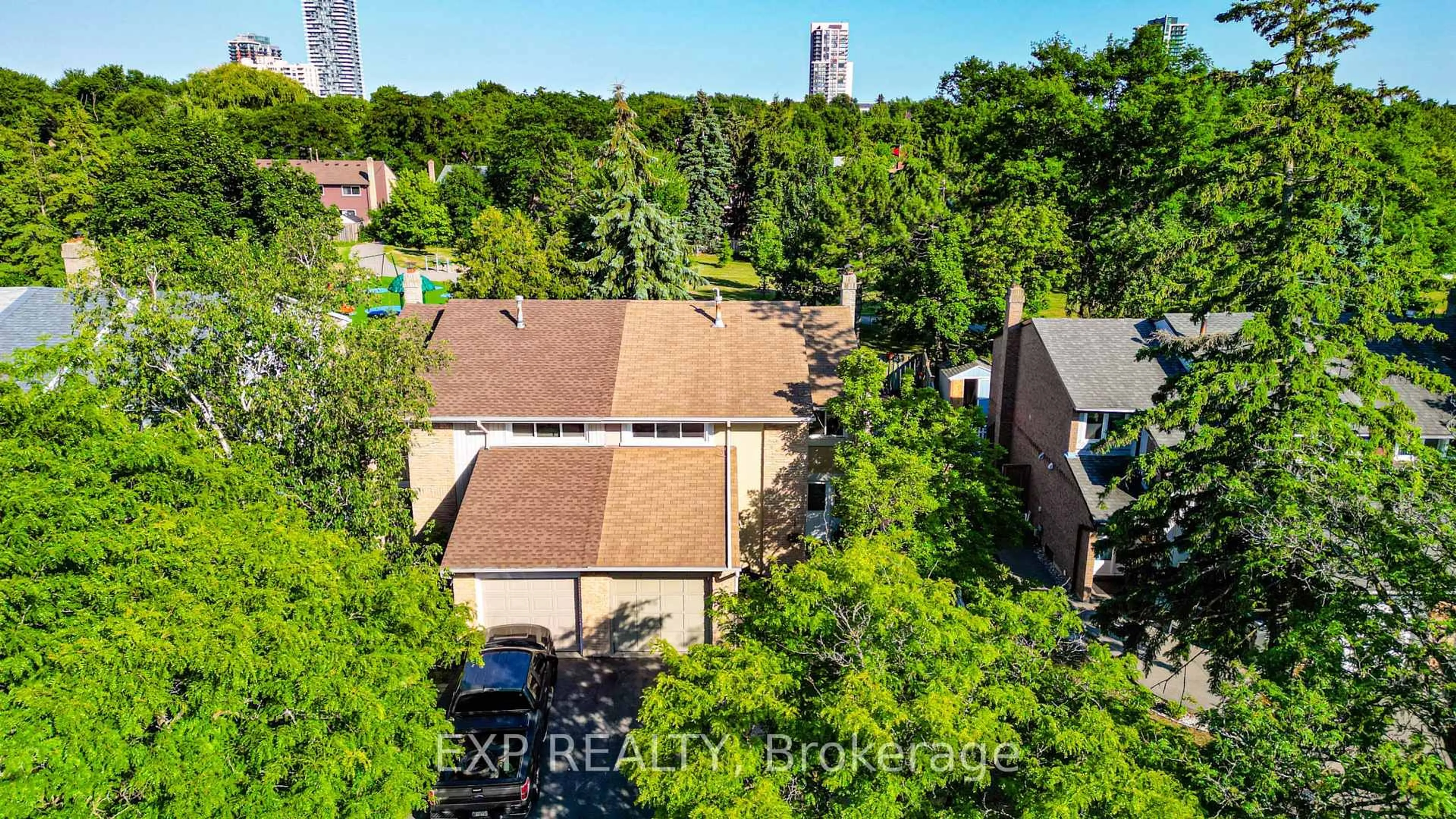 A pic from outside/outdoor area/front of a property/back of a property/a pic from drone, city buildings view from balcony for 76 Salisbury Circ, Brampton Ontario L6V 2Z5