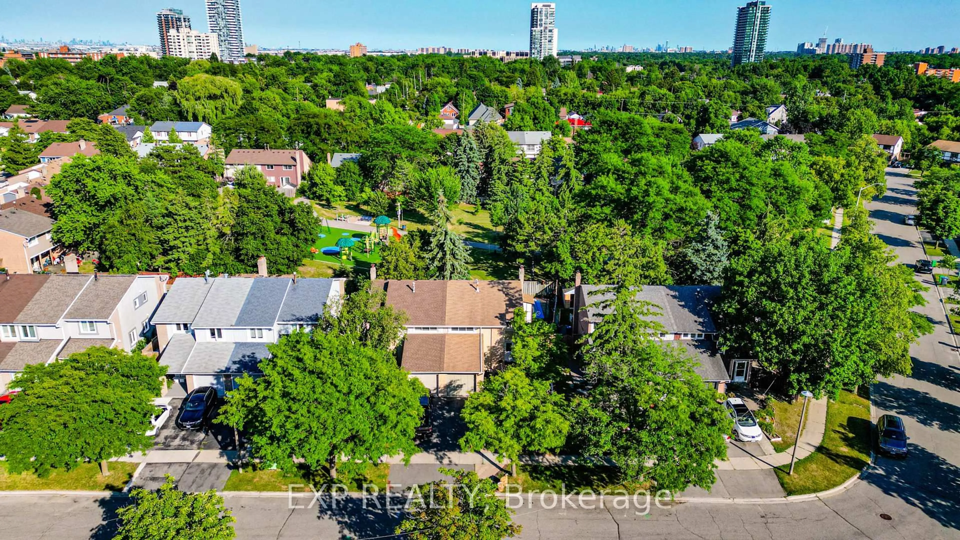 A pic from outside/outdoor area/front of a property/back of a property/a pic from drone, city buildings view from balcony for 76 Salisbury Circ, Brampton Ontario L6V 2Z5
