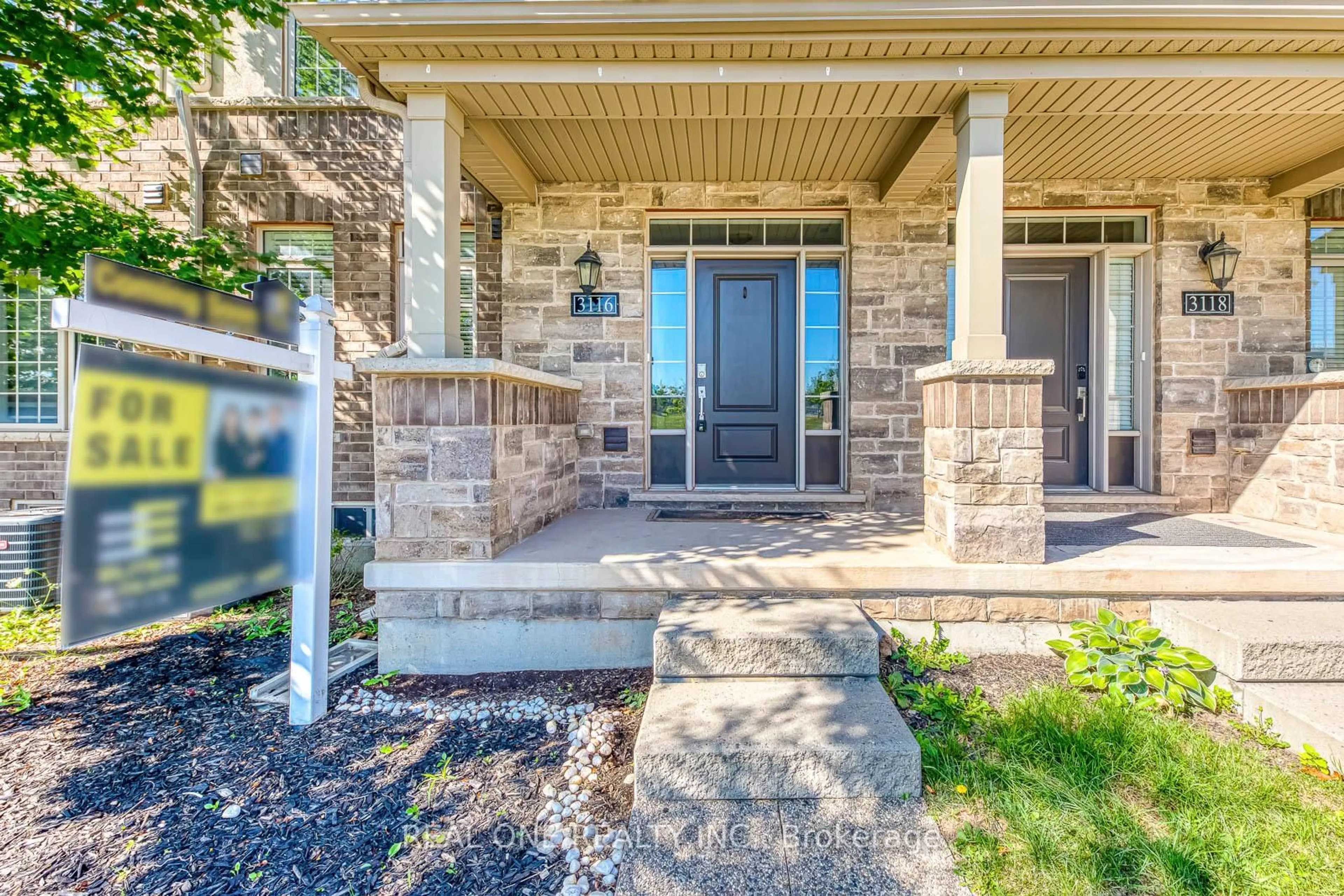 Indoor entryway for 3116 Postridge Dr, Oakville Ontario L6H 0P9