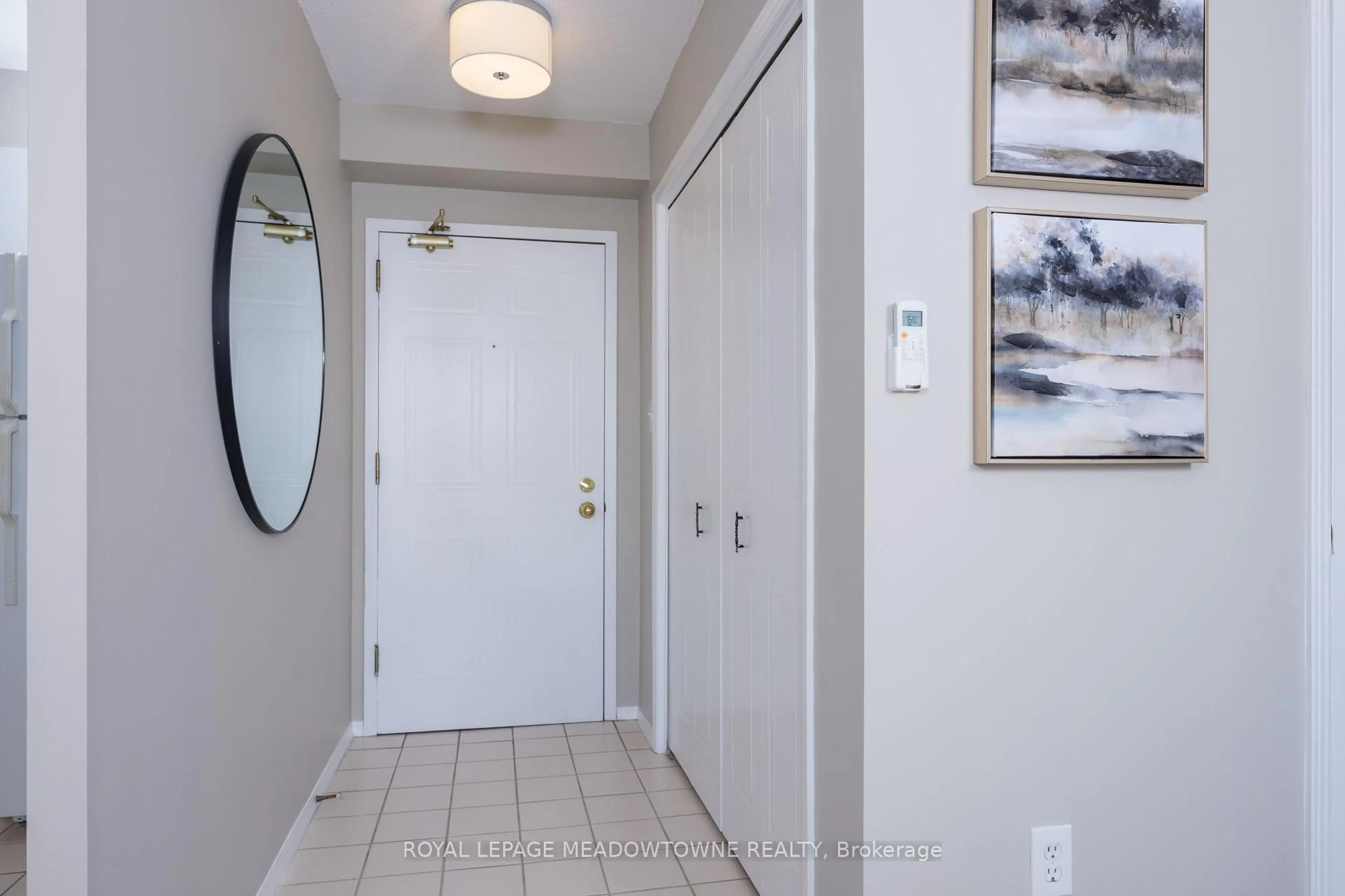 Indoor entryway for 26 Hall Rd #302, Halton Hills Ontario L7G 5G5