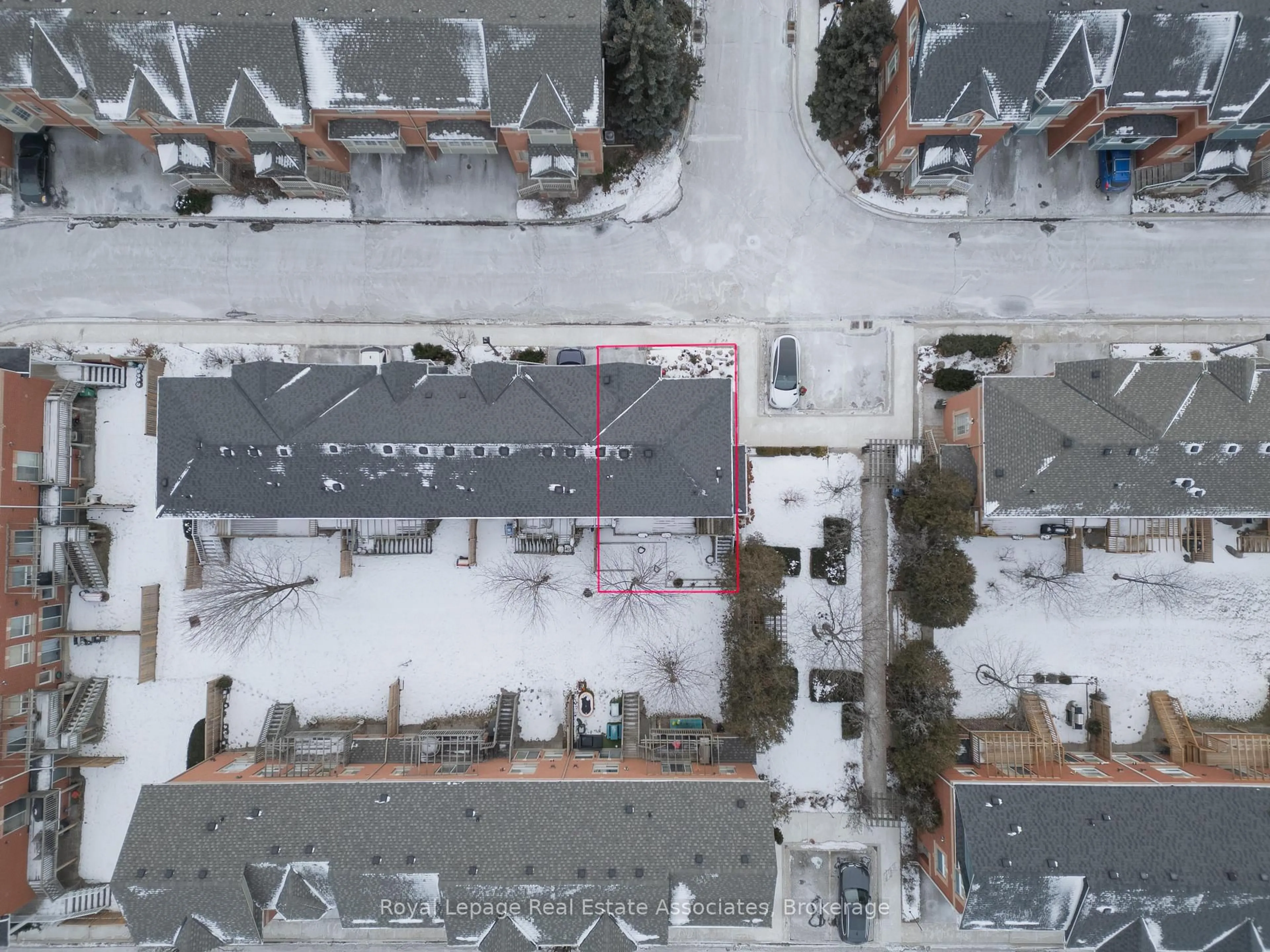 A pic from outside/outdoor area/front of a property/back of a property/a pic from drone, street for 5031 East Mill Rd #1, Mississauga Ontario L5V 2M5