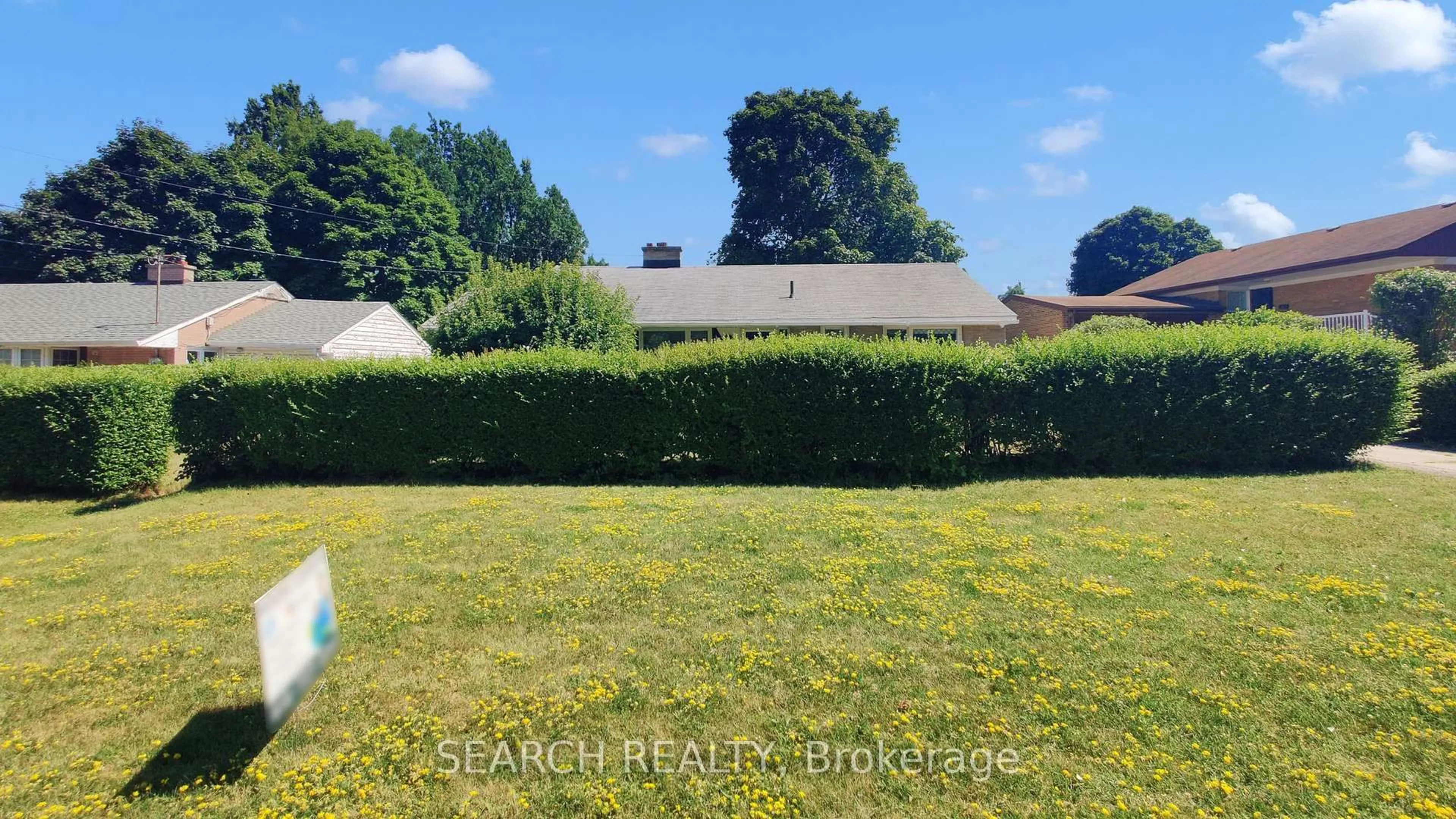 A pic from outside/outdoor area/front of a property/back of a property/a pic from drone, street for 6 De Jong Dr, Mississauga Ontario L5M 1C1