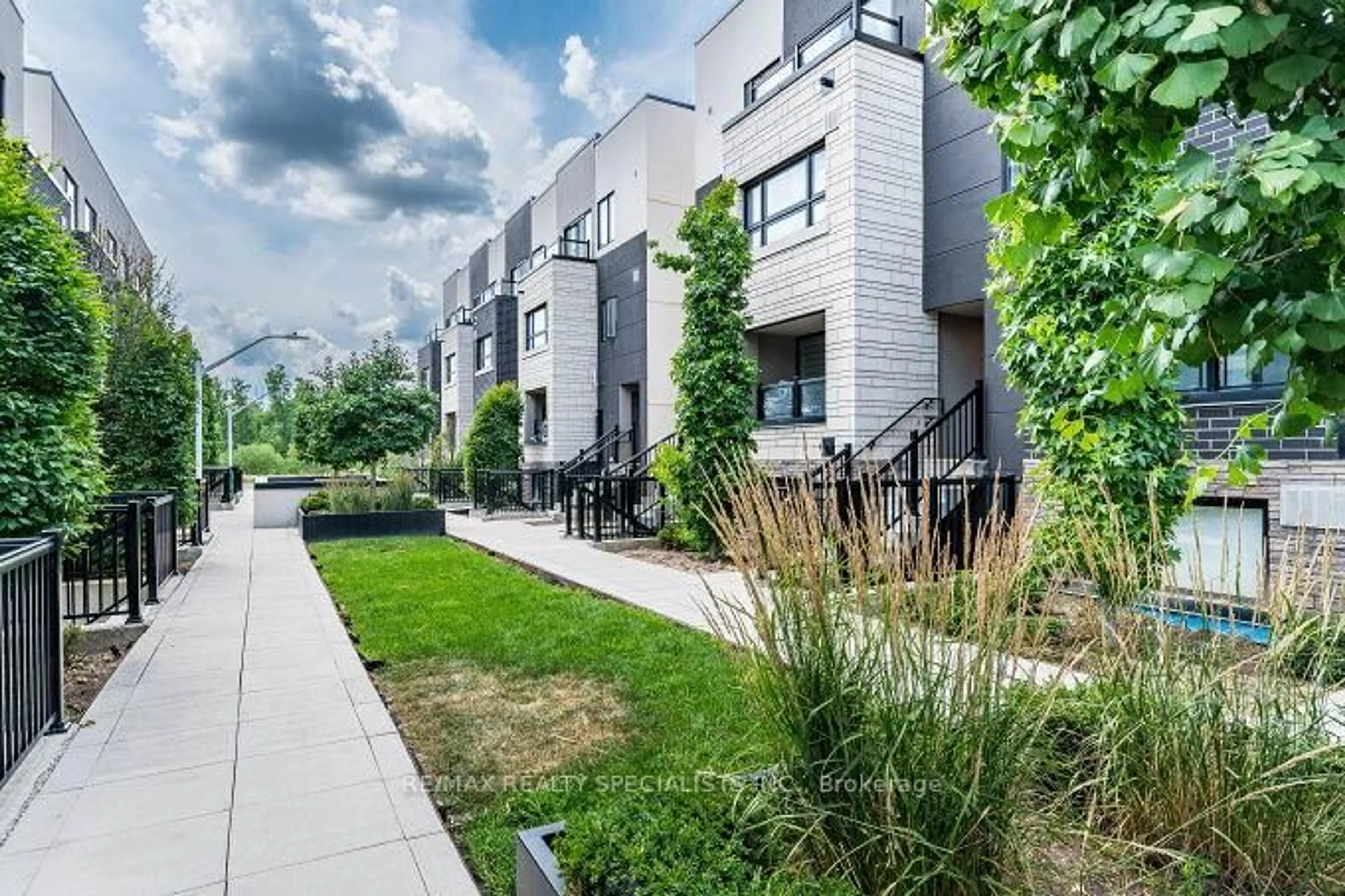 Unknown for 1137 Cooke Blvd #202, Burlington Ontario L7T 0C3