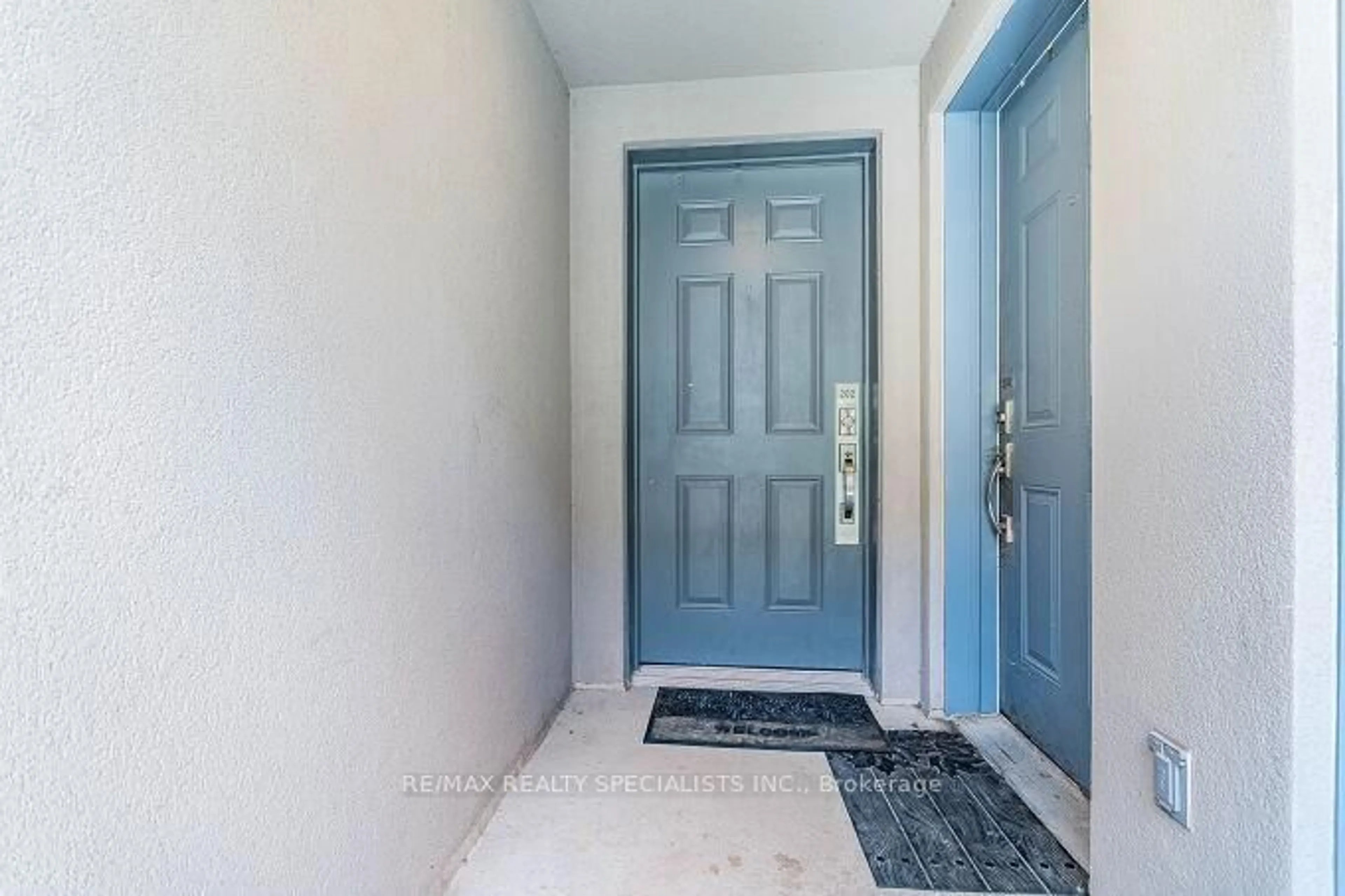 Indoor entryway for 1137 Cooke Blvd #202, Burlington Ontario L7T 0C3