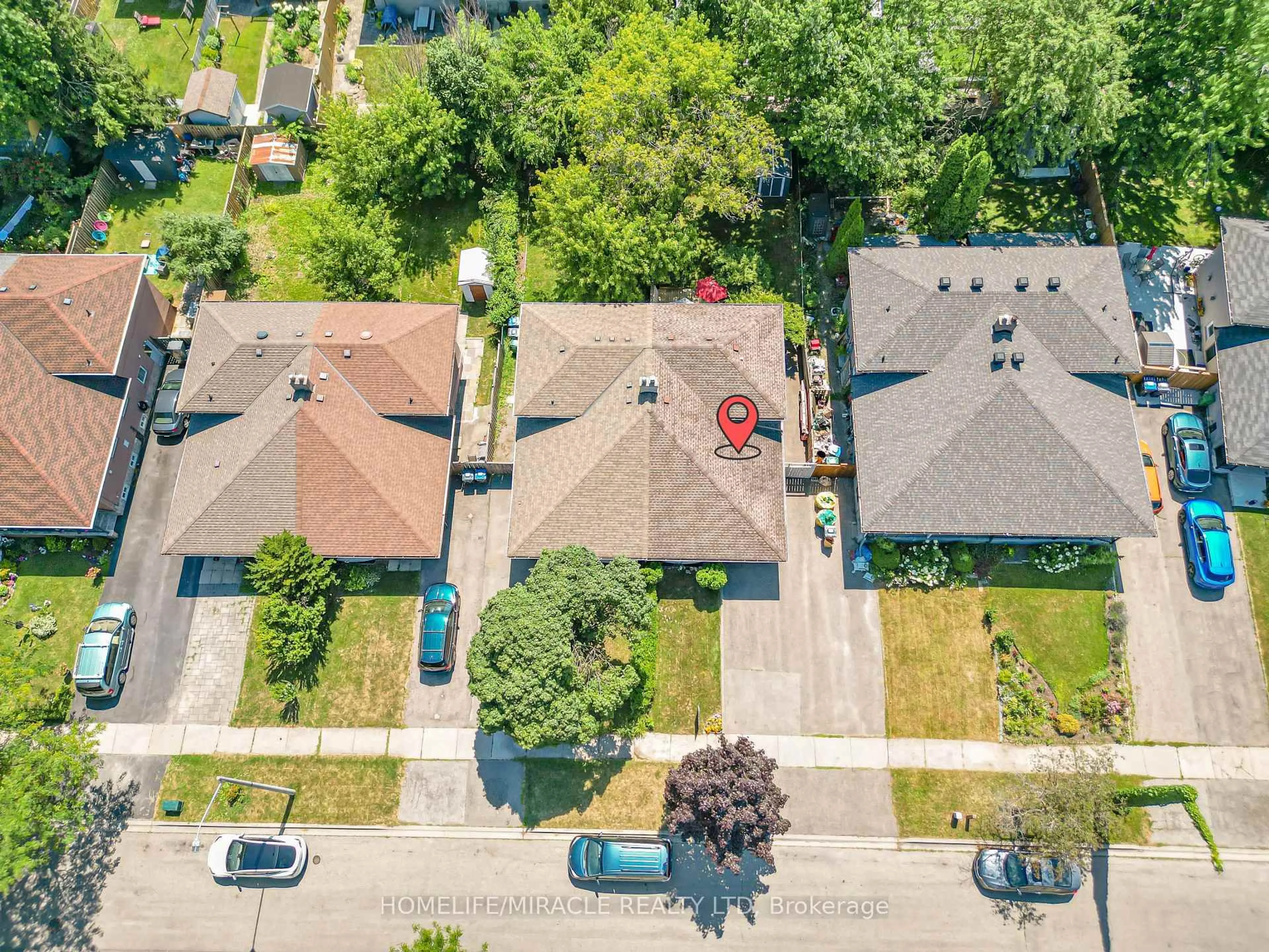 A pic from outside/outdoor area/front of a property/back of a property/a pic from drone, street for 2527 Padstow Cres, Mississauga Ontario L5J 2G2