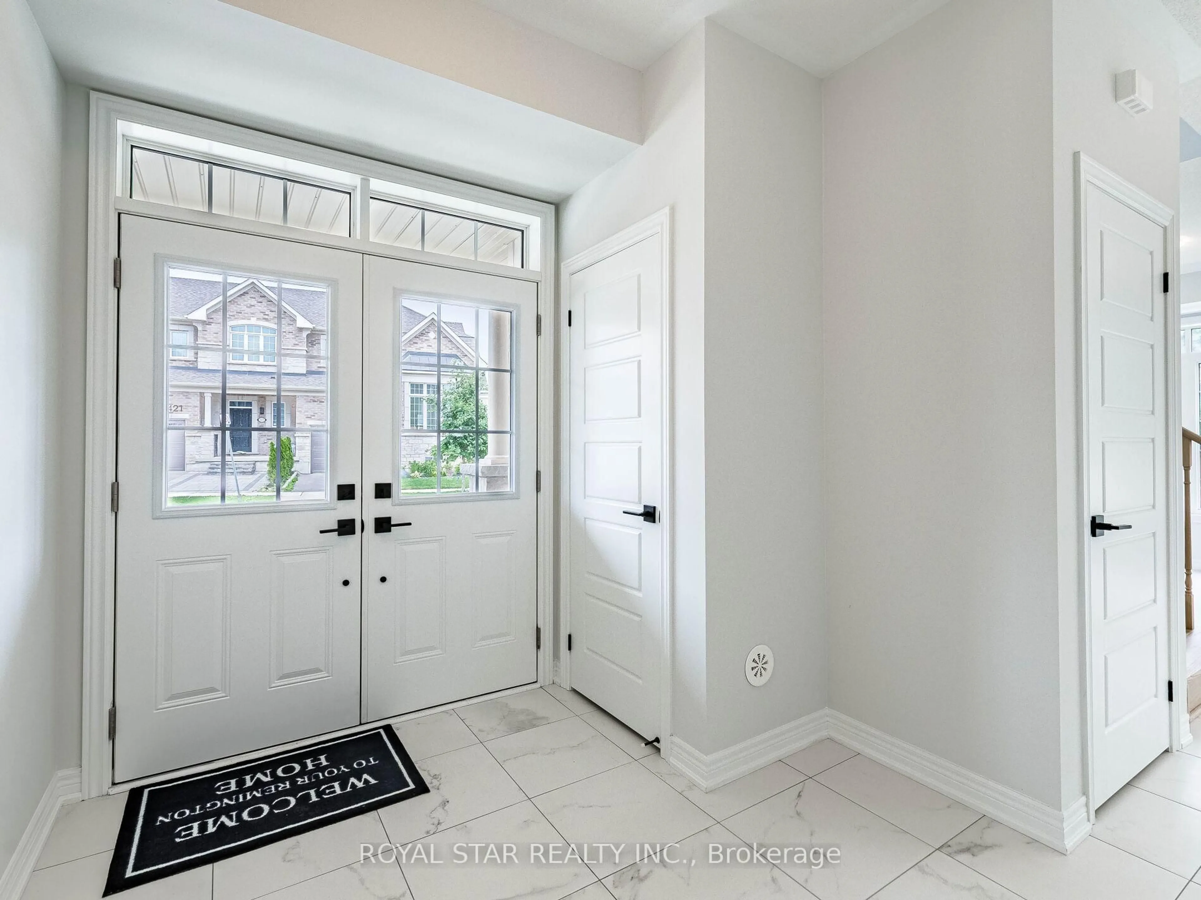 Indoor entryway for 3420 Eternity Way, Oakville Ontario L6H 7B5