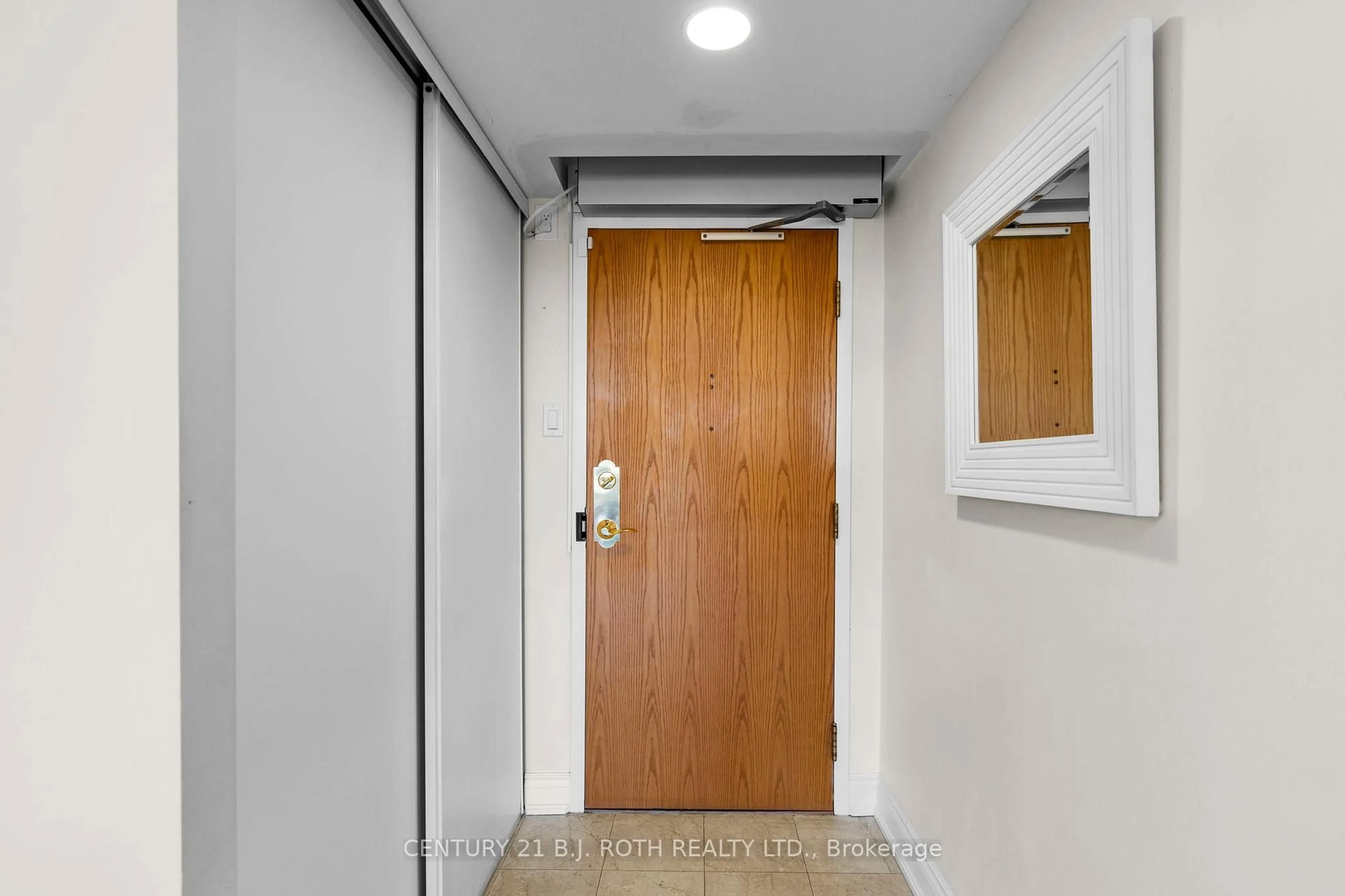 Indoor foyer for 320 MILL St #307, Brampton Ontario L6Y 3V2