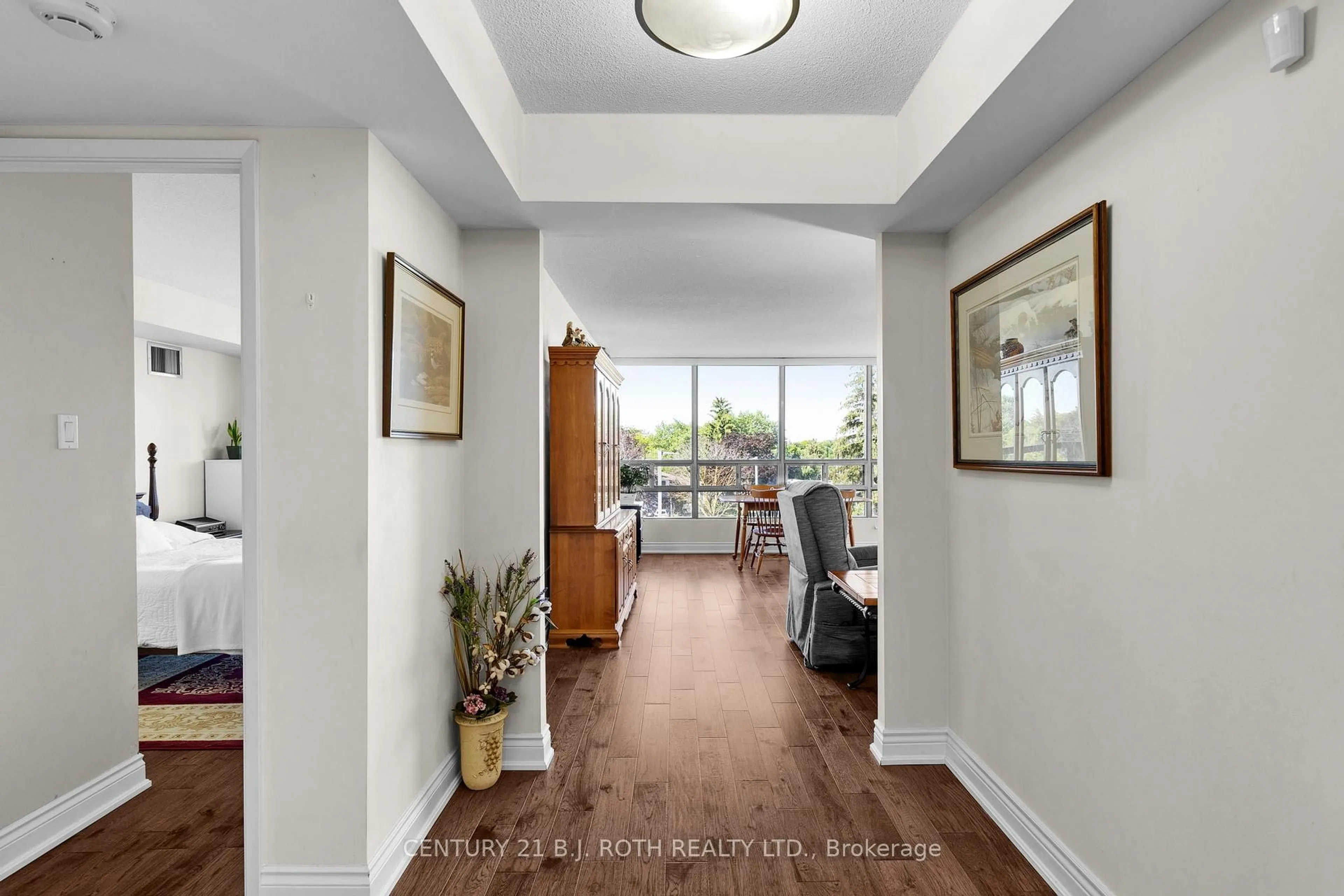 Indoor entryway for 320 MILL St #307, Brampton Ontario L6Y 3V2