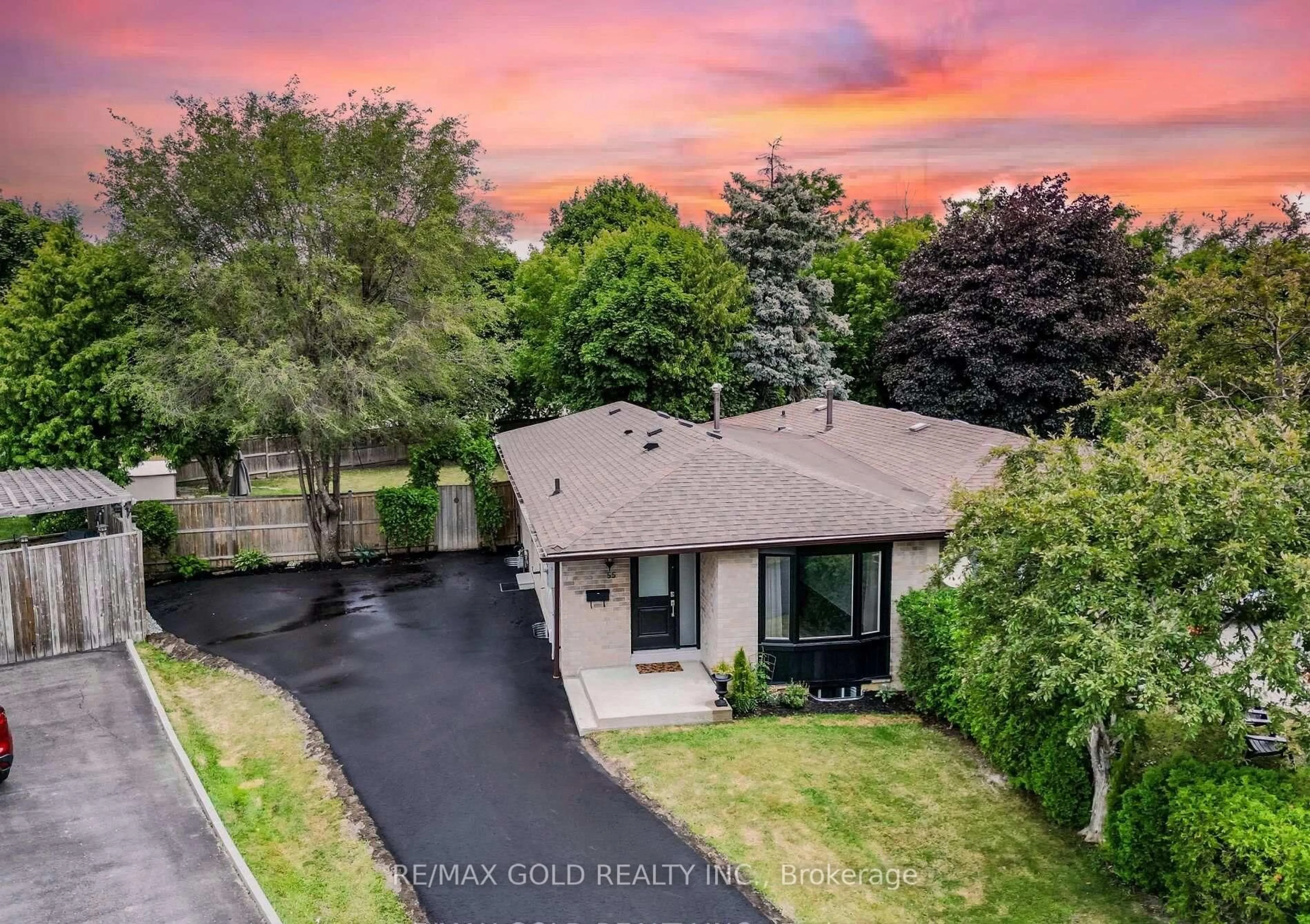 A pic from outside/outdoor area/front of a property/back of a property/a pic from drone, unknown for 55 Greenwood Cres, Brampton Ontario L6S 1T2