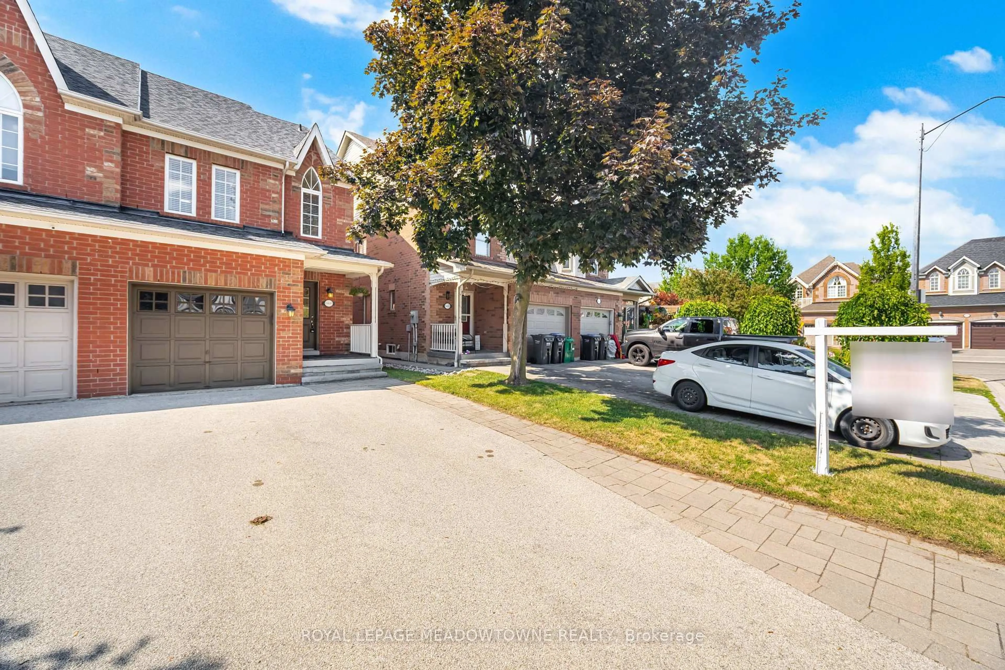 Home with brick exterior material, street for 6859 Shade House Crt, Mississauga Ontario L5W 1C1