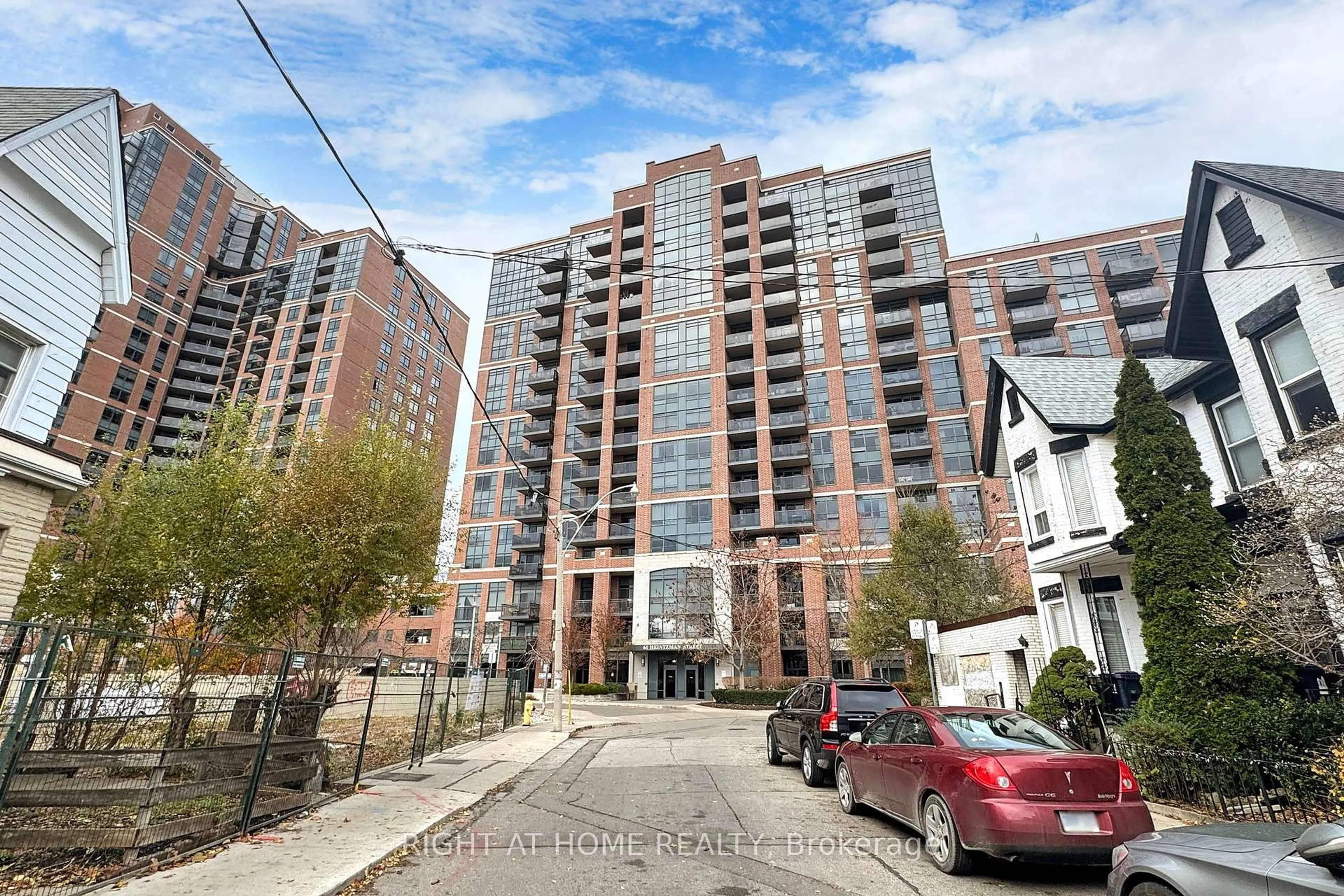Unknown for 61 Heintzman St #413, Toronto Ontario M6P 5A2
