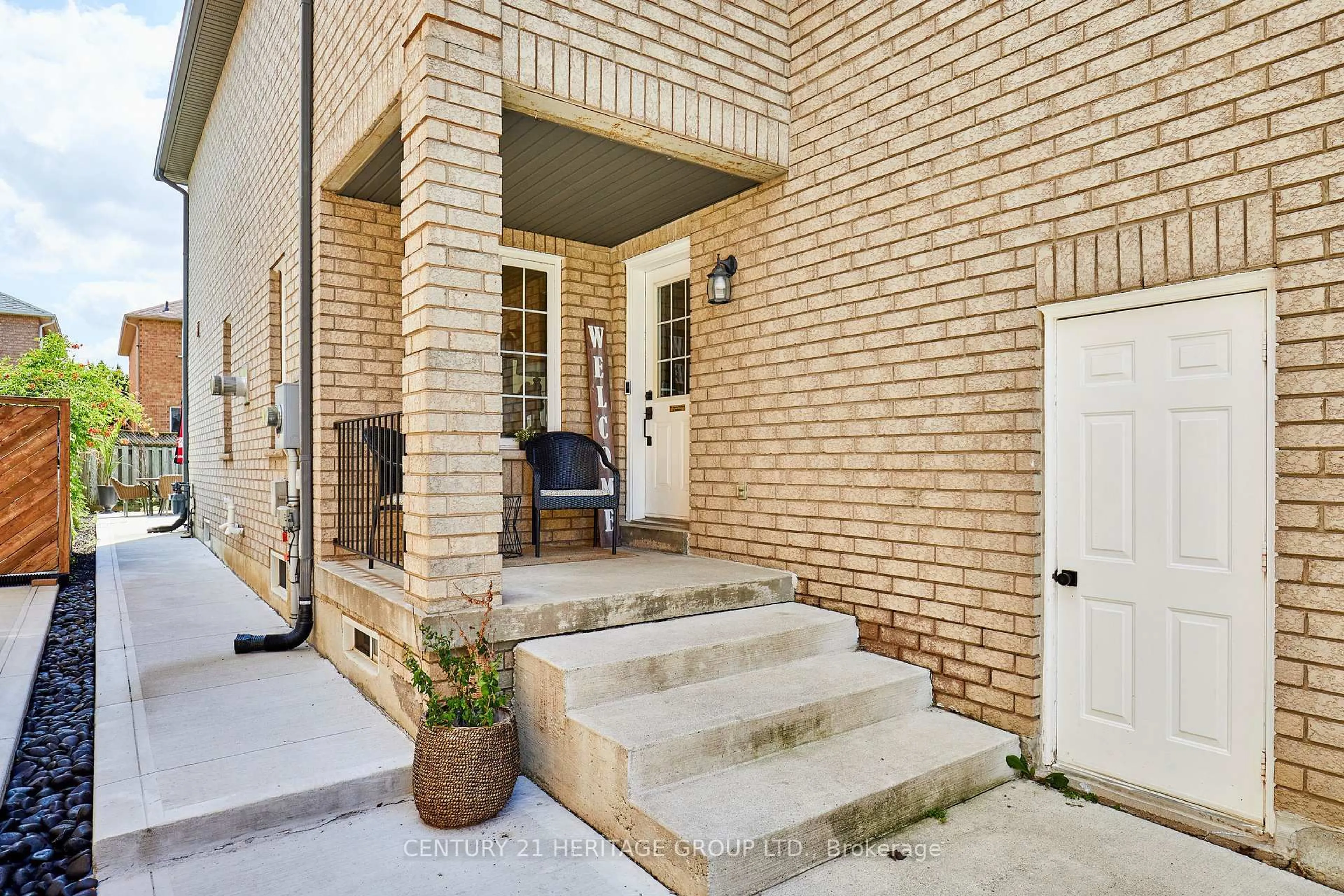 Home with brick exterior material, street for 13 Carriage House Rd, Caledon Ontario L7E 2H8