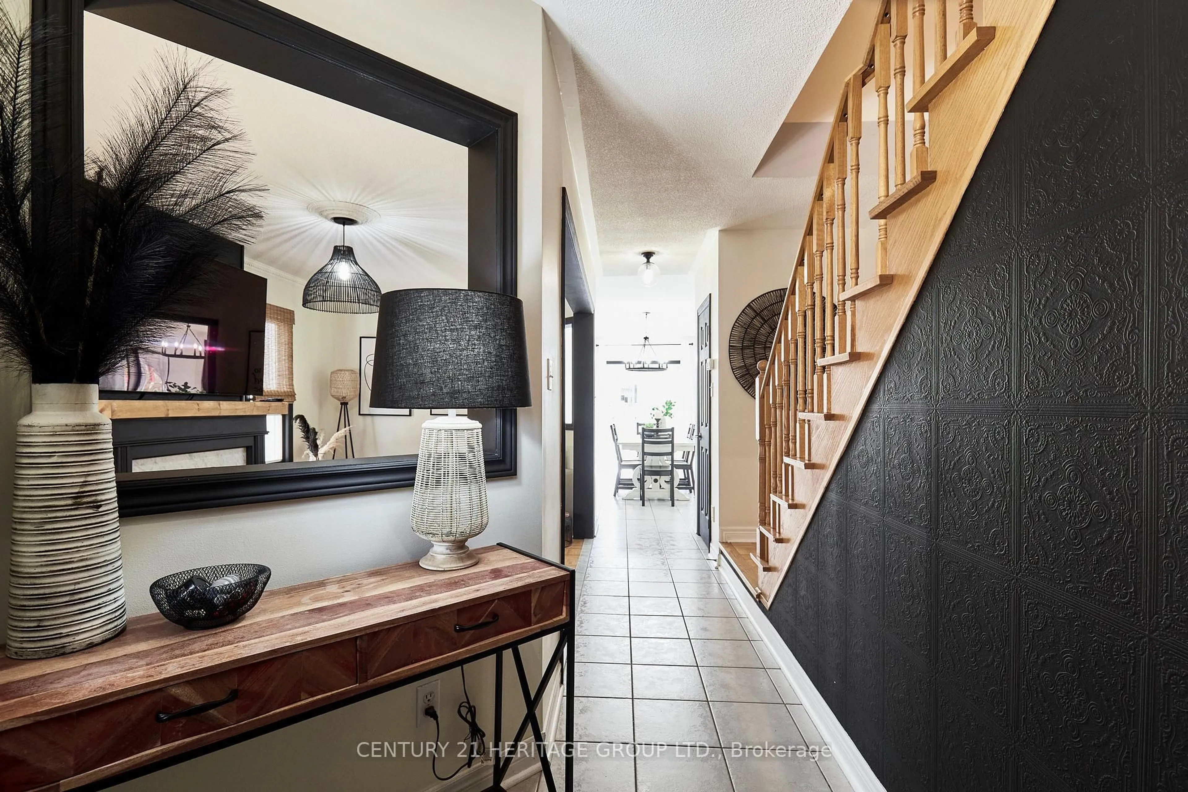 Indoor entryway for 13 Carriage House Rd, Caledon Ontario L7E 2H8