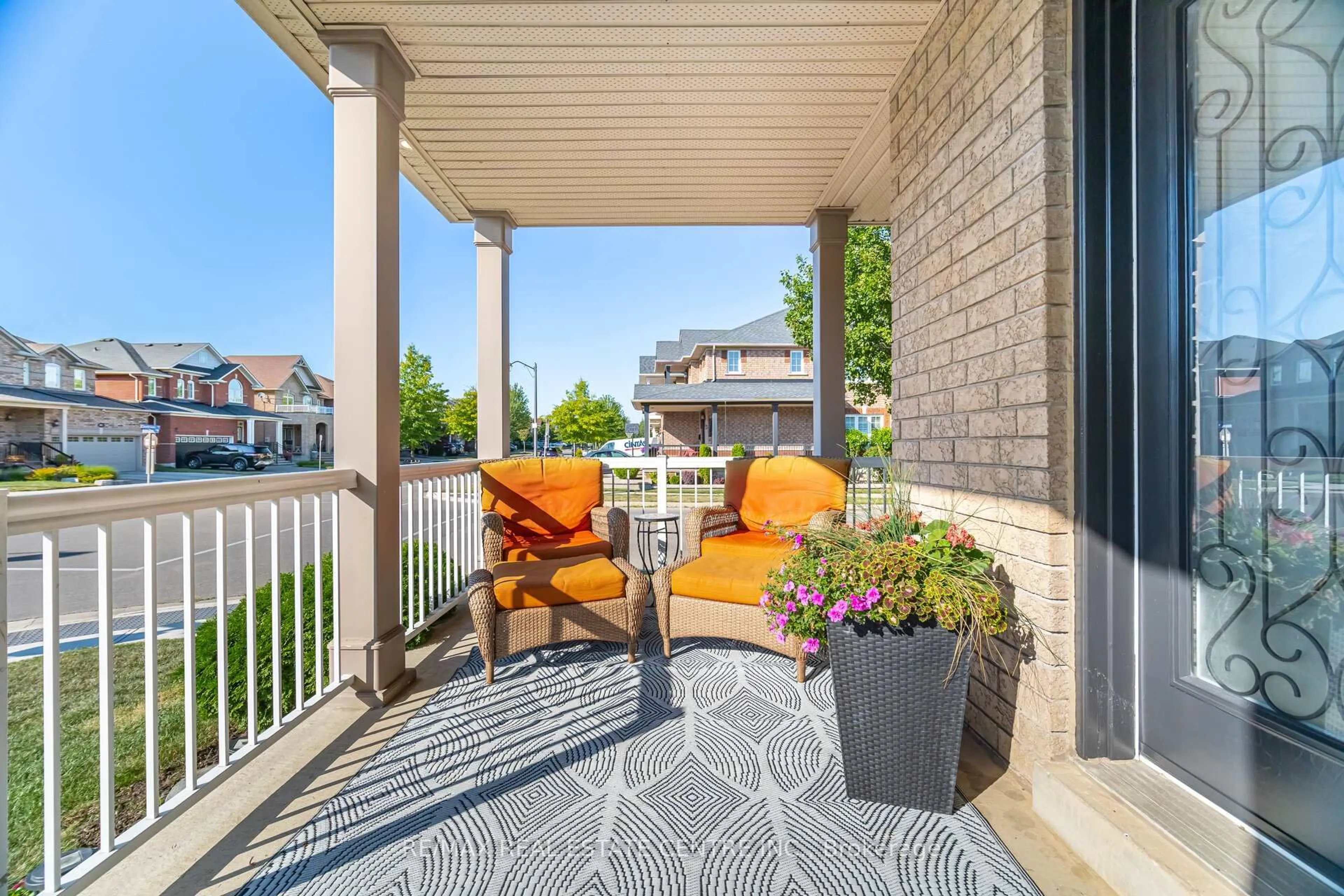Patio, street for 1046 Costigan Rd, Milton Ontario L9T 6N6