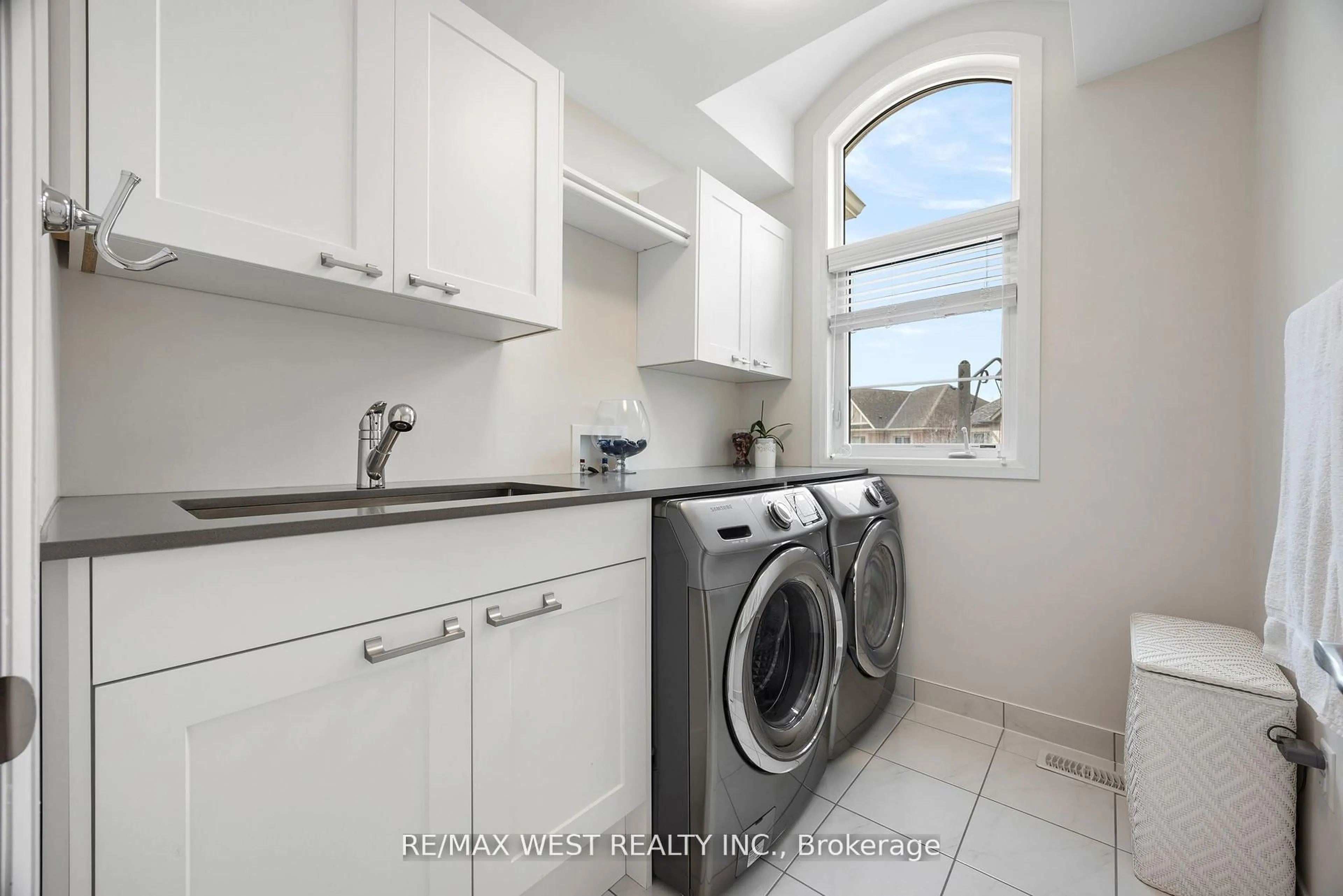 Laundry room for 109 Masterman Cres, Oakville Ontario L6M 0W9