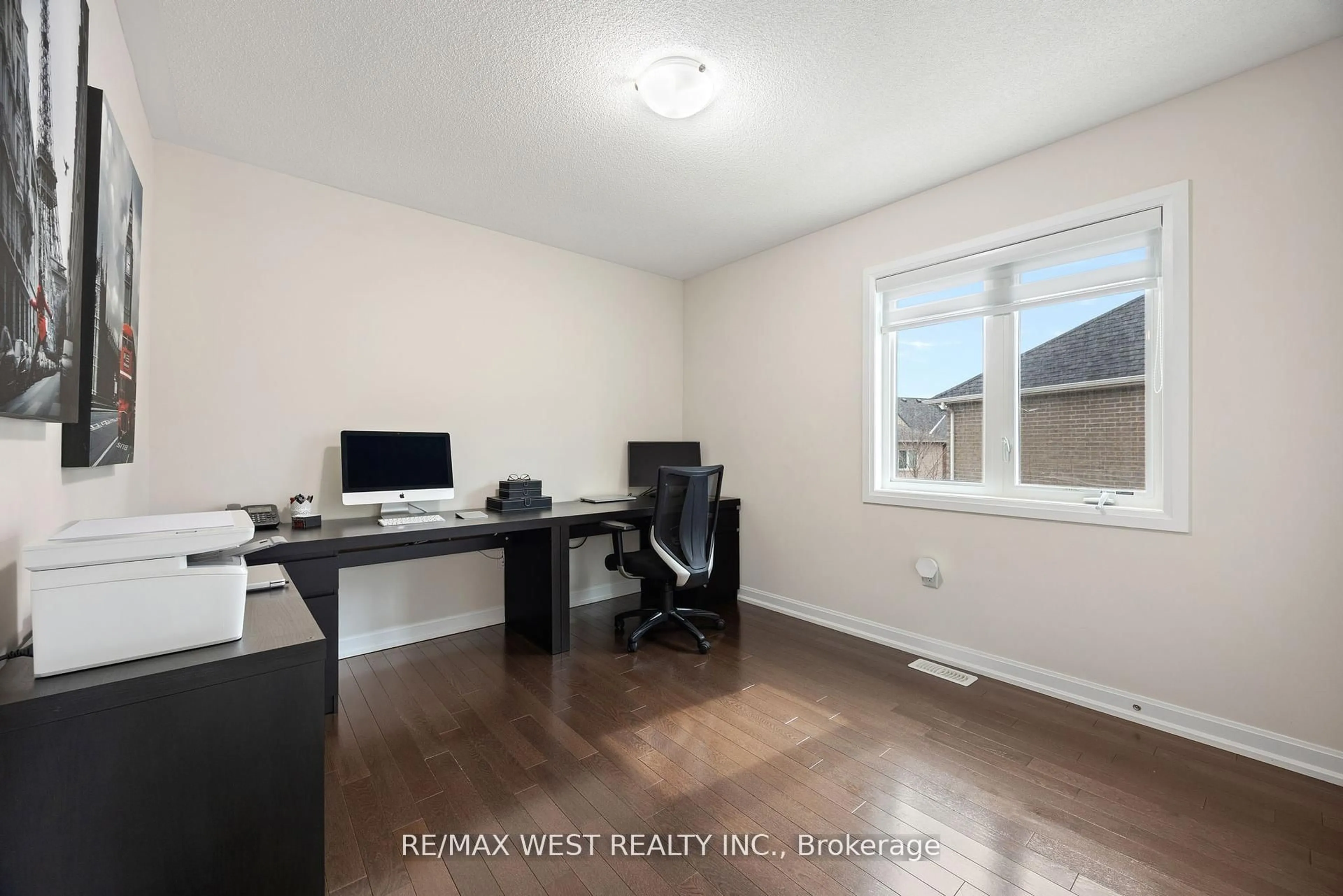 A pic of a room for 109 Masterman Cres, Oakville Ontario L6M 0W9