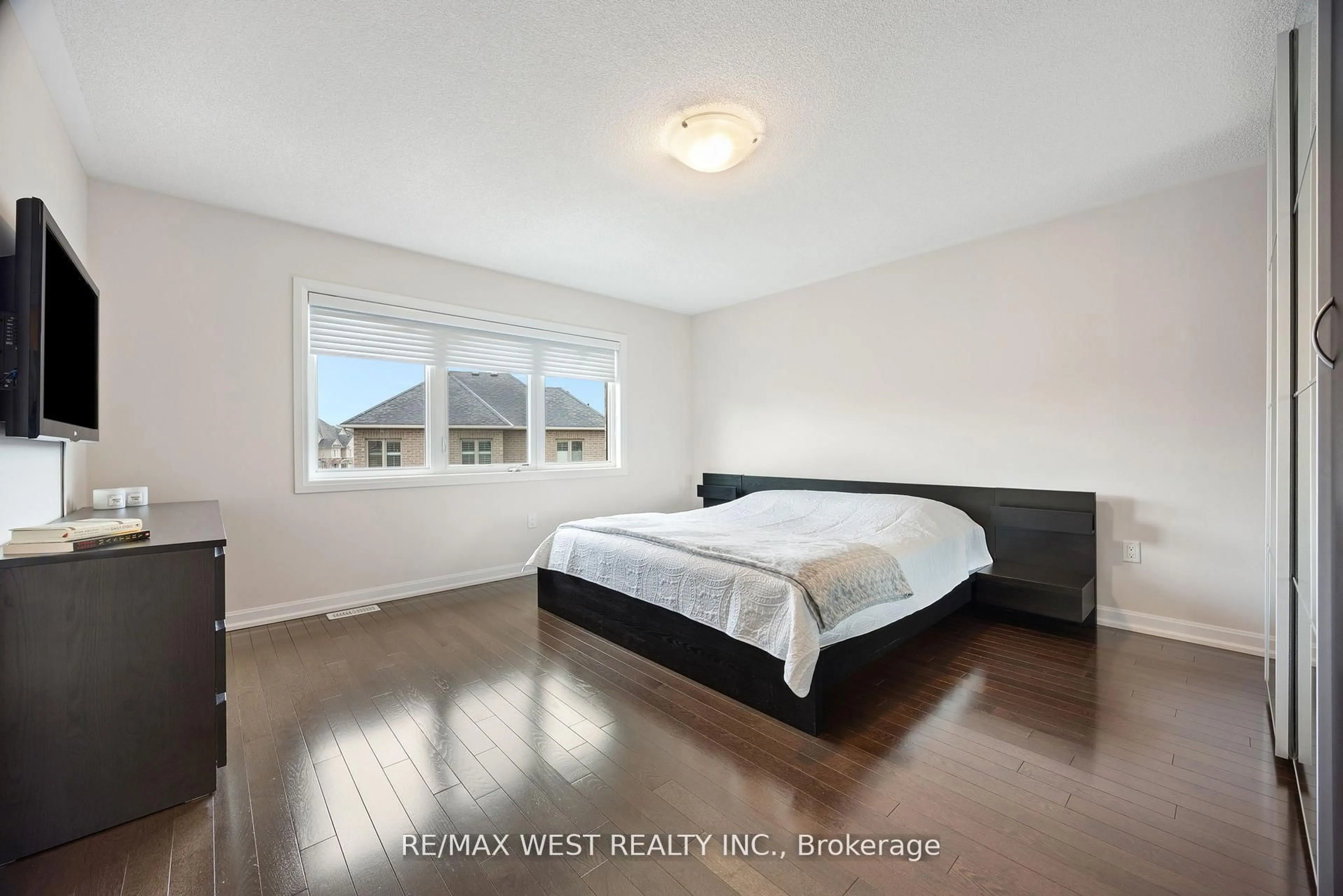 A pic of a room for 109 Masterman Cres, Oakville Ontario L6M 0W9