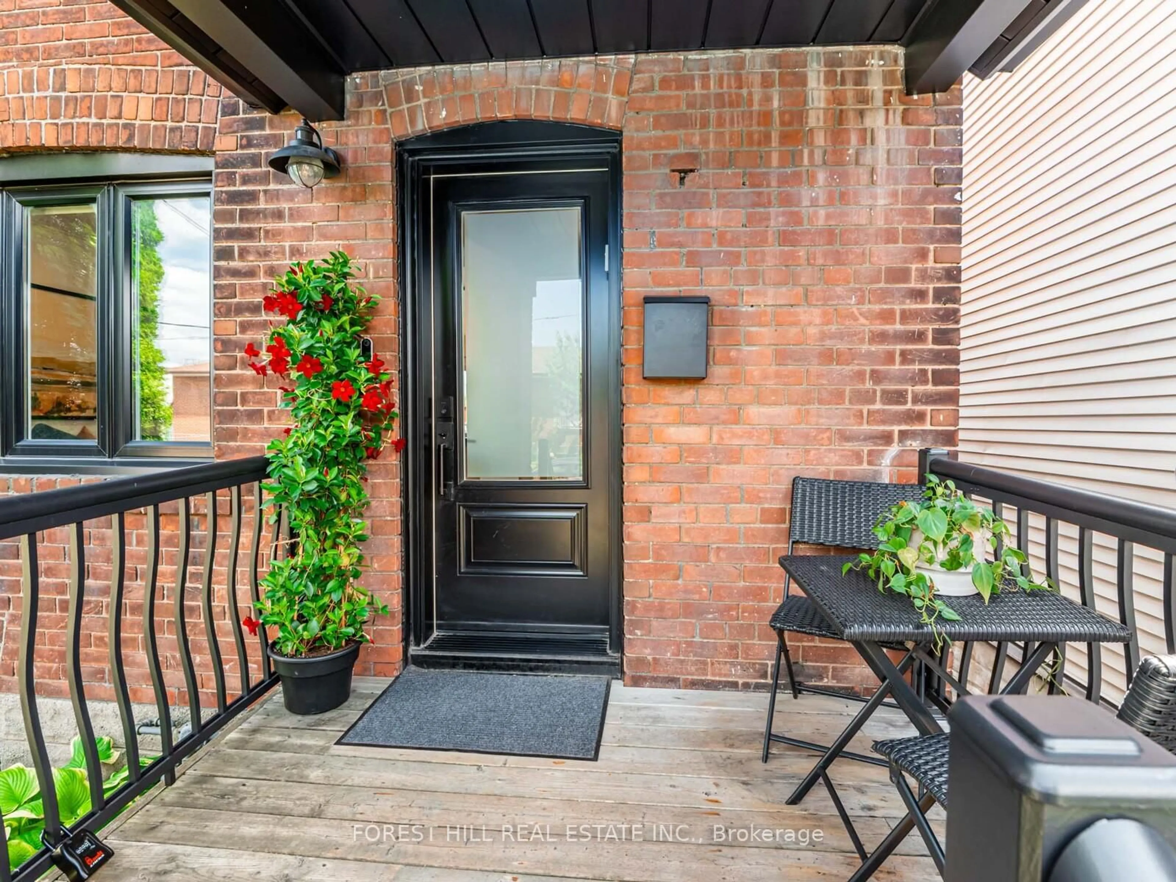 Indoor entryway for 9 Eversfield Rd, Toronto Ontario M6E 1T6