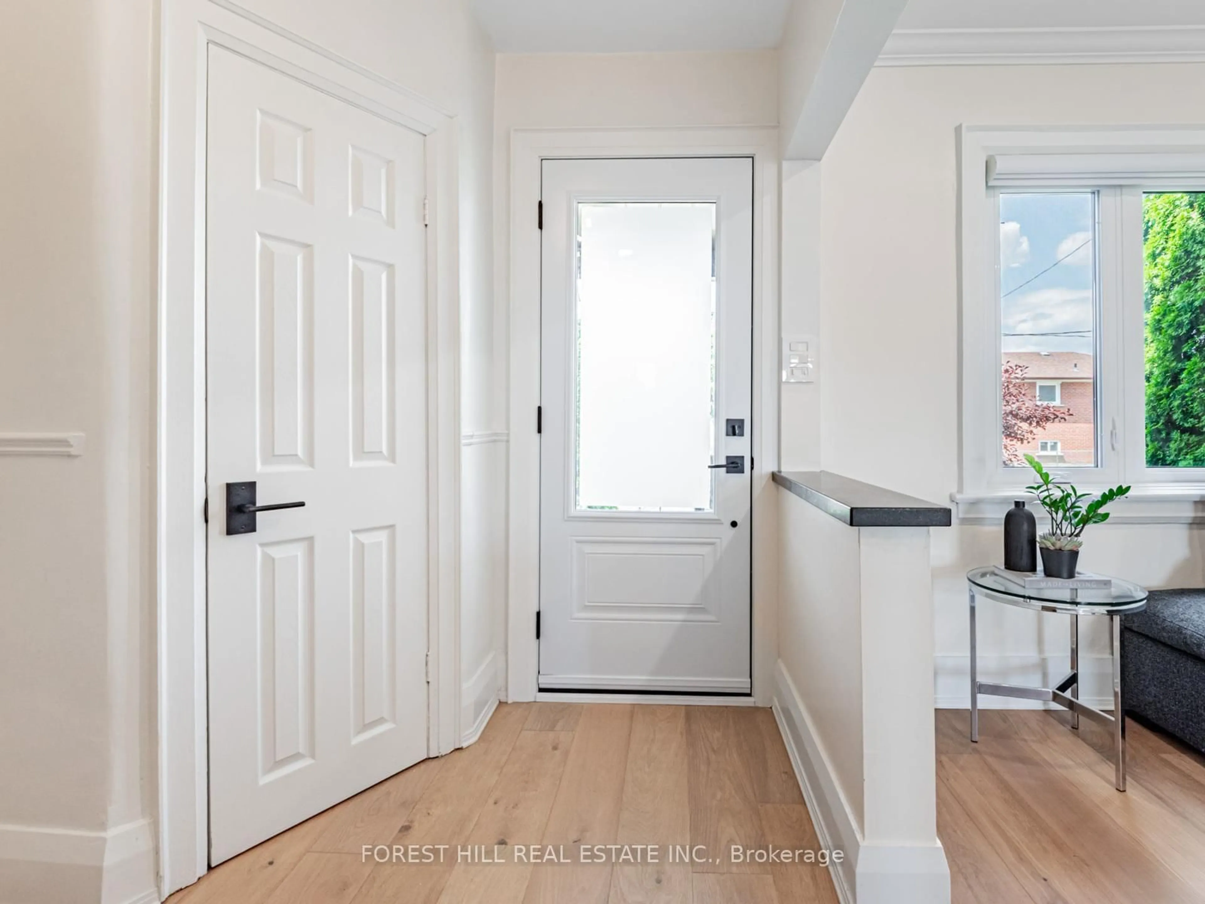 Indoor entryway for 9 Eversfield Rd, Toronto Ontario M6E 1T6