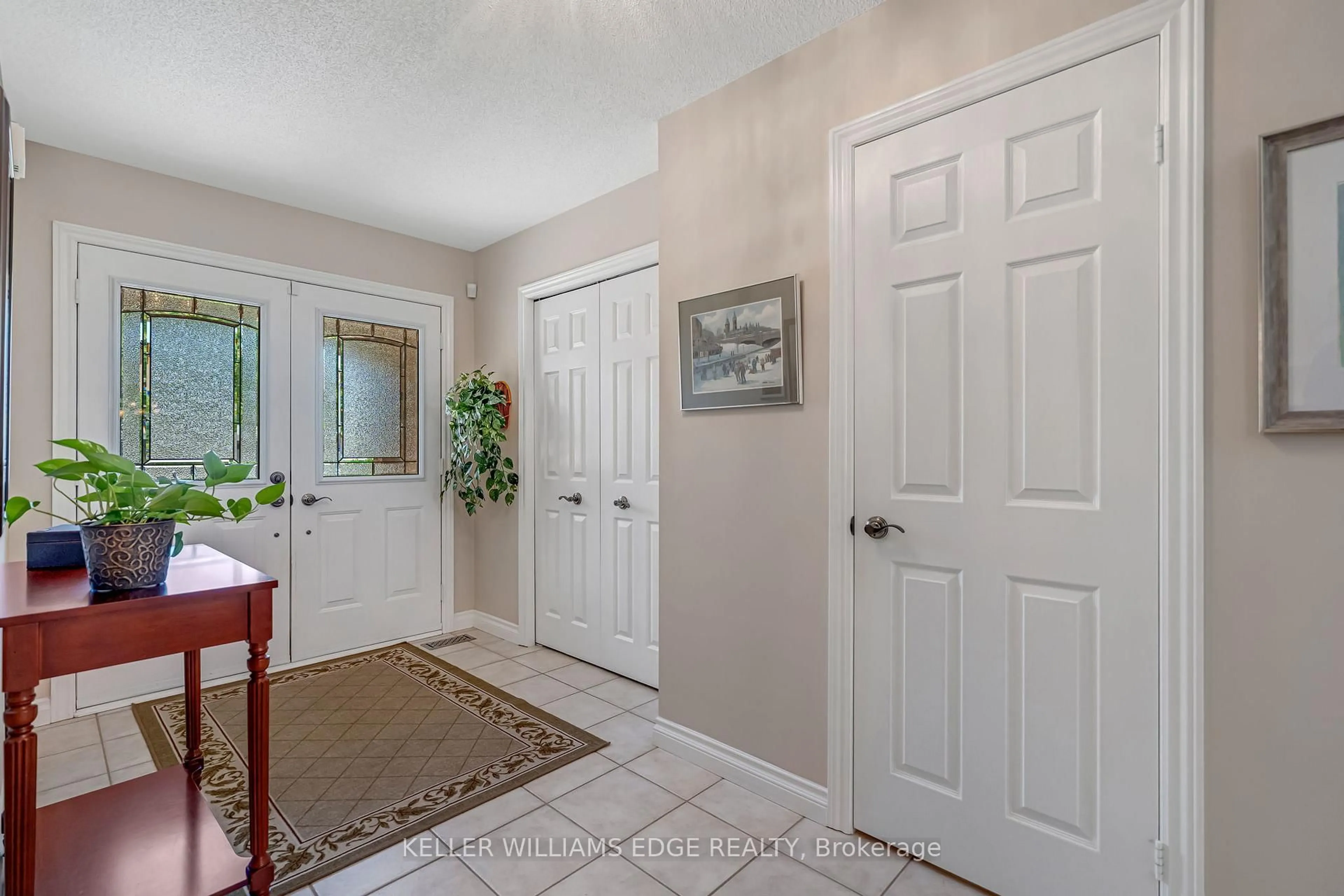 Indoor entryway for 4123 Pincay Oaks Lane, Burlington Ontario L7M 4L6