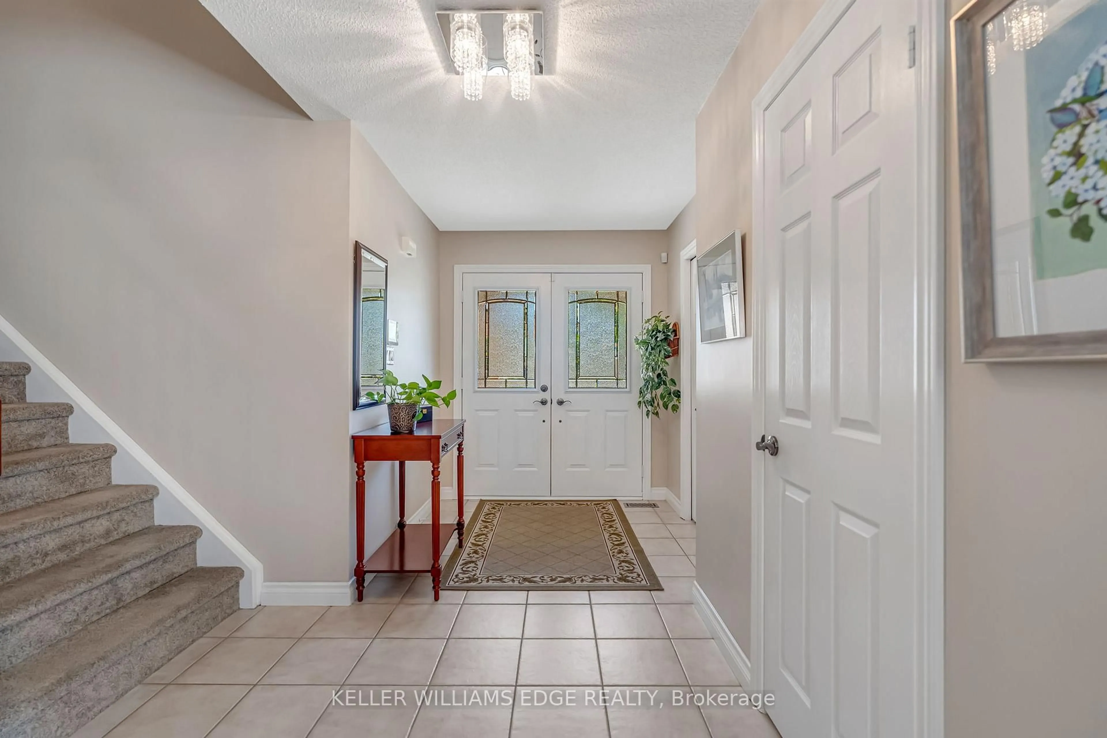 Indoor entryway for 4123 Pincay Oaks Lane, Burlington Ontario L7M 4L6