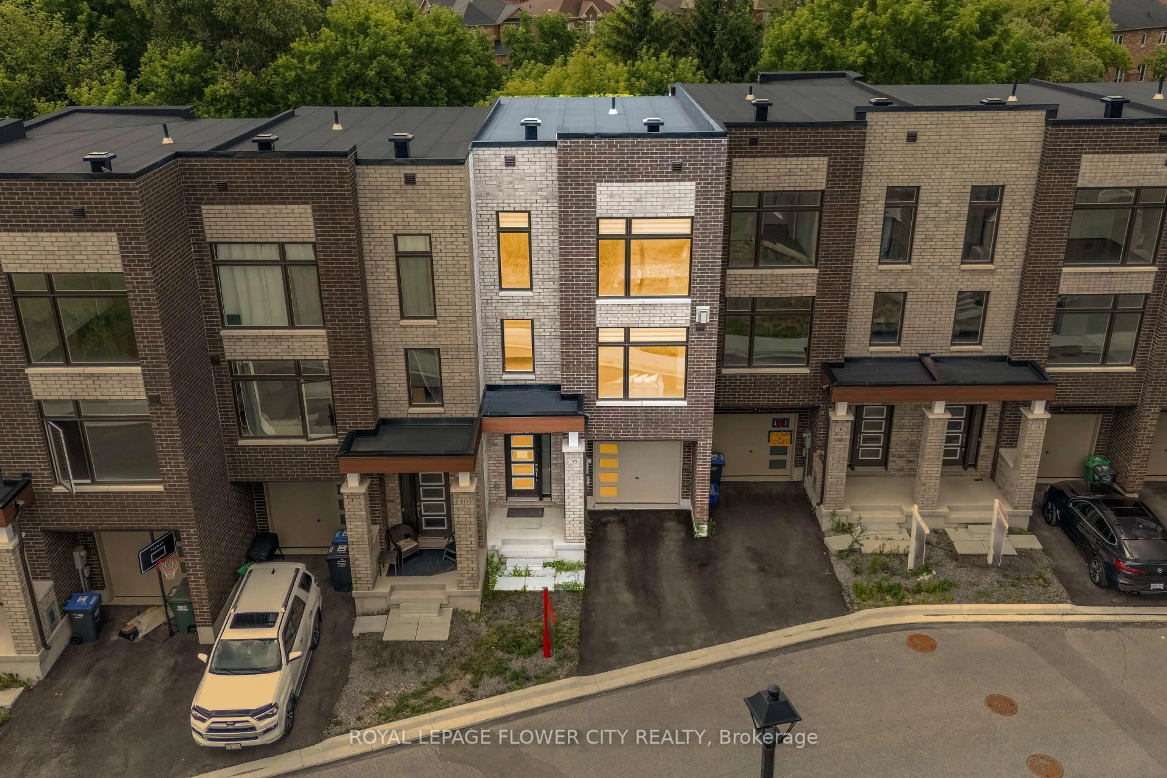 A pic from outside/outdoor area/front of a property/back of a property/a pic from drone, unknown for 38 Queenpost Dr, Brampton Ontario L6Y 6L2