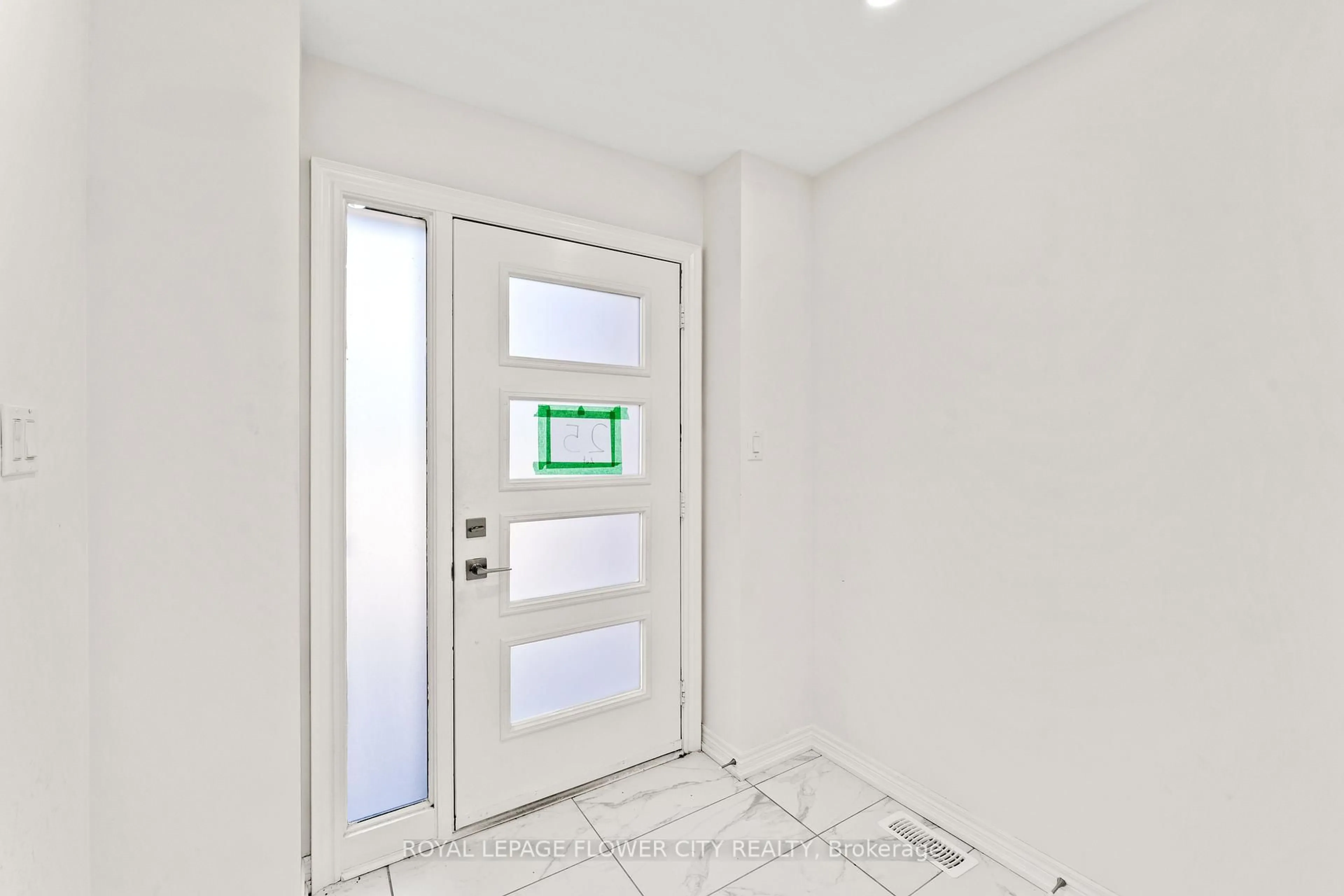 Indoor entryway for 38 Queenpost Dr, Brampton Ontario L6Y 6L2