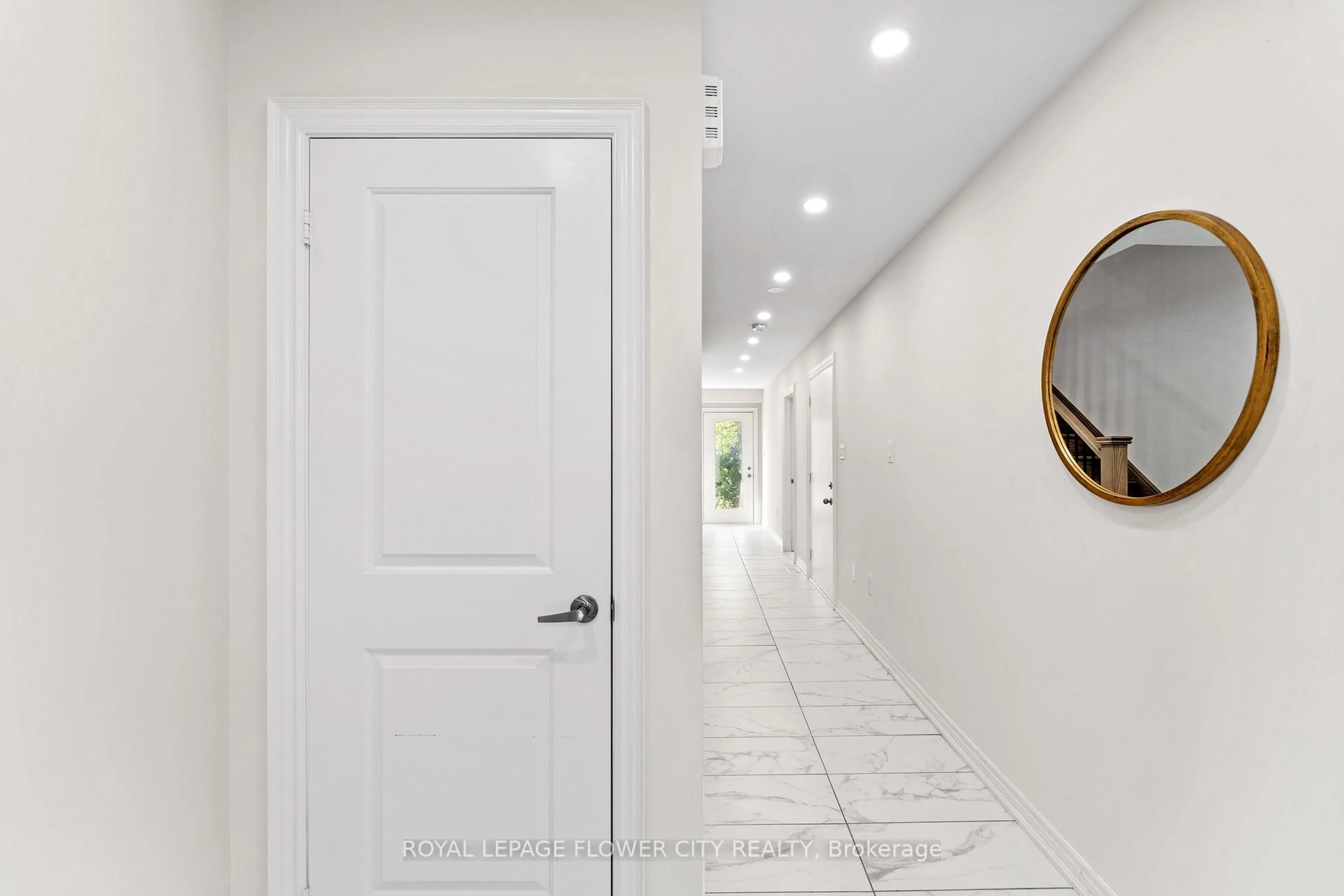 Indoor entryway for 38 Queenpost Dr, Brampton Ontario L6Y 6L2